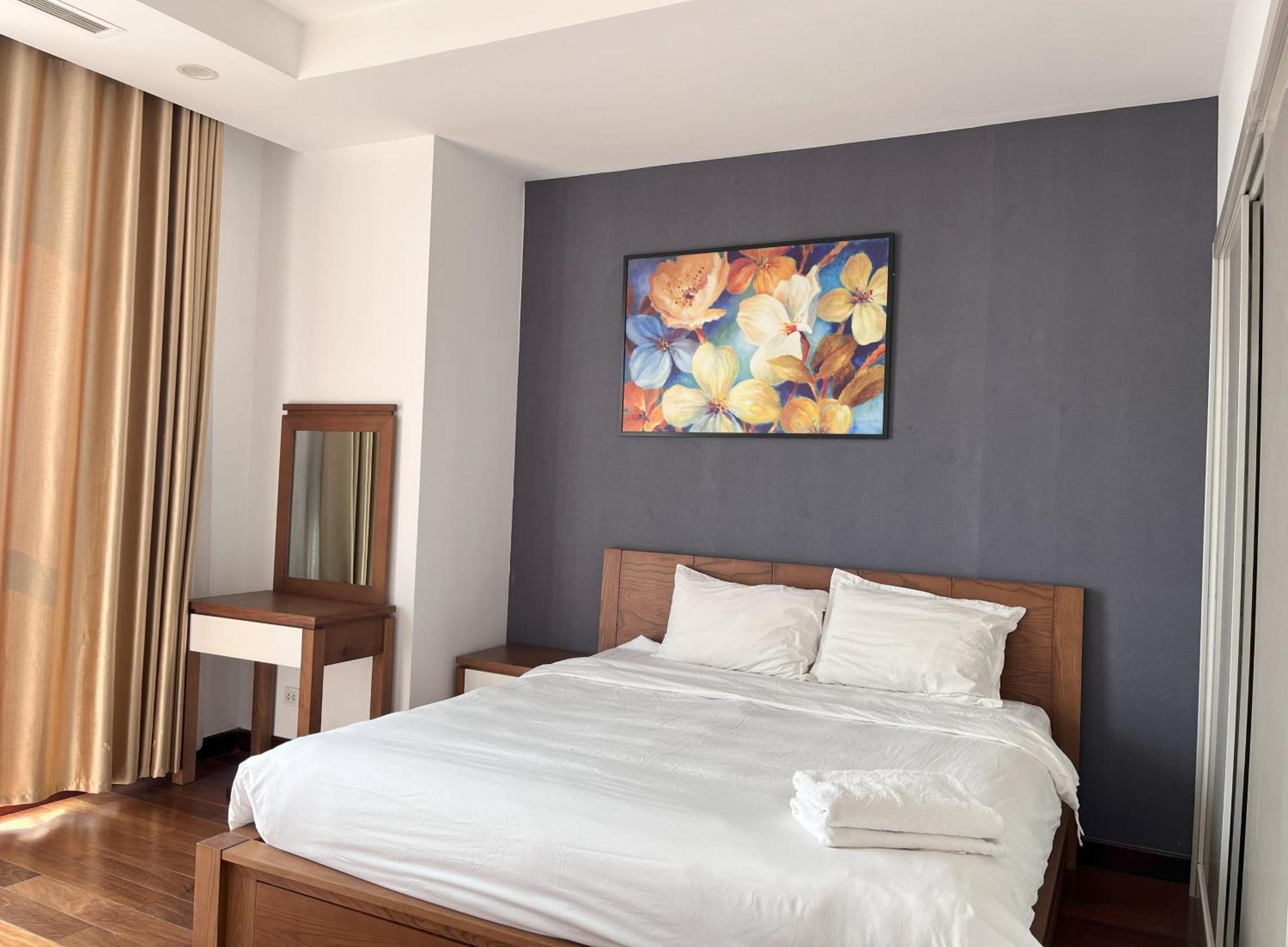 Apartment Vinhomes Royal 3 Bedrooms Hanoi
