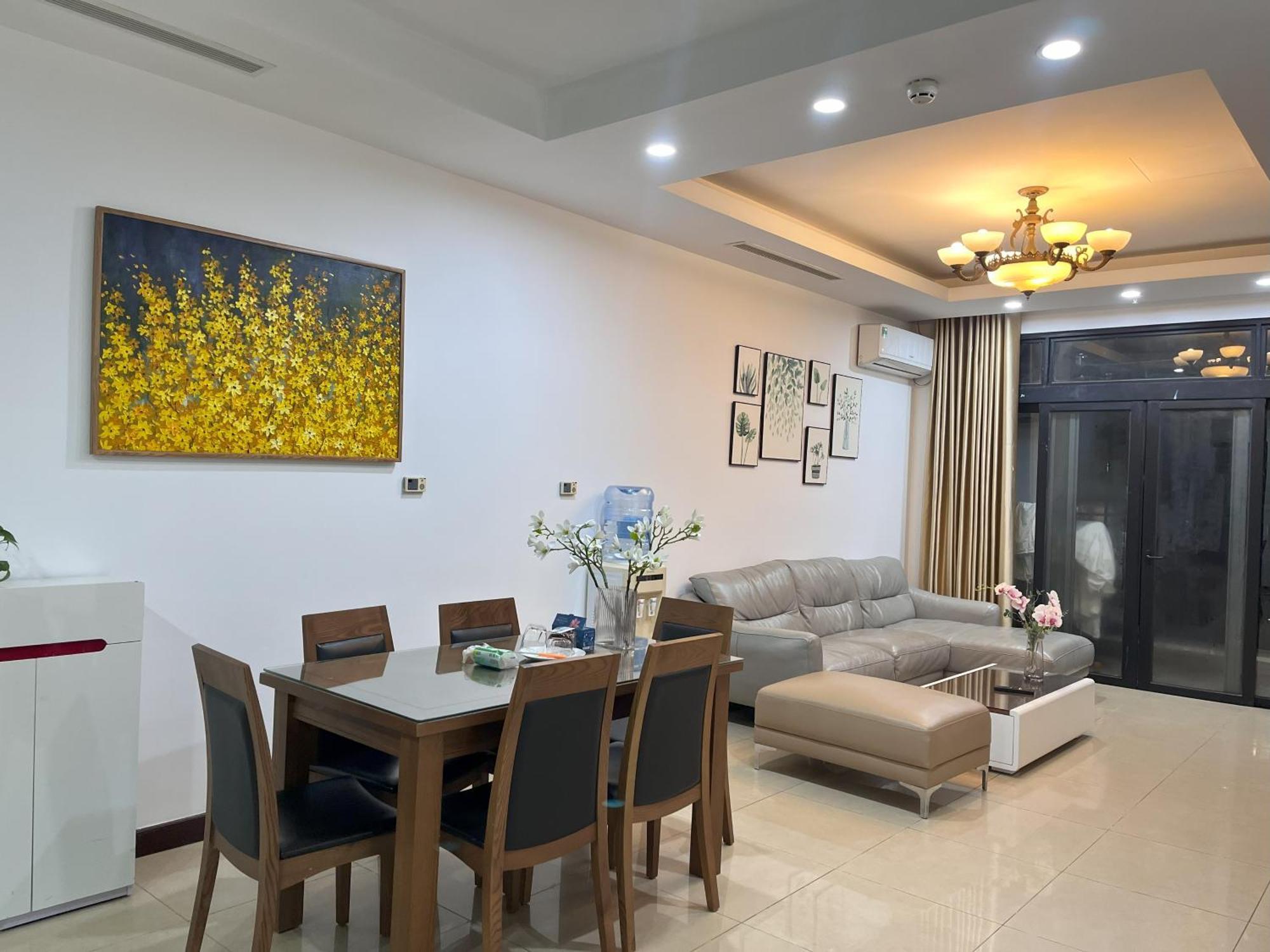 Vinhomes Royal 3 Bedrooms * Hanoi