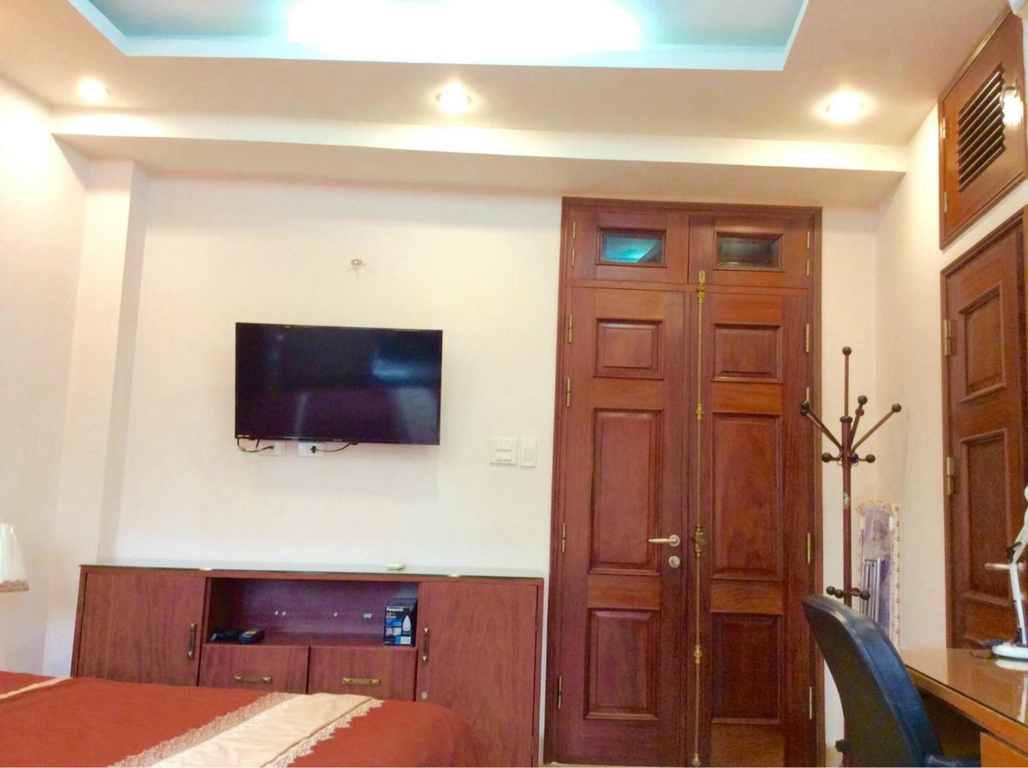 Filled With Nature Light Near The Opera House Ho Day Du Tien Nghi Co Thang Gan Nha Lon Apartment Hanoi