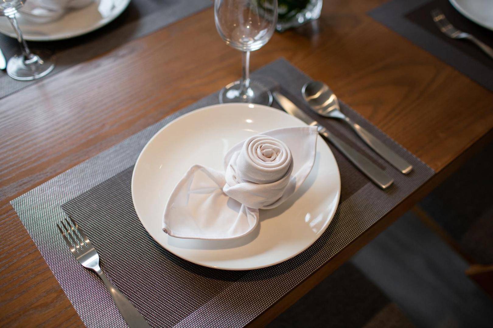 Pentstudio_5stars_westlake_luxury
