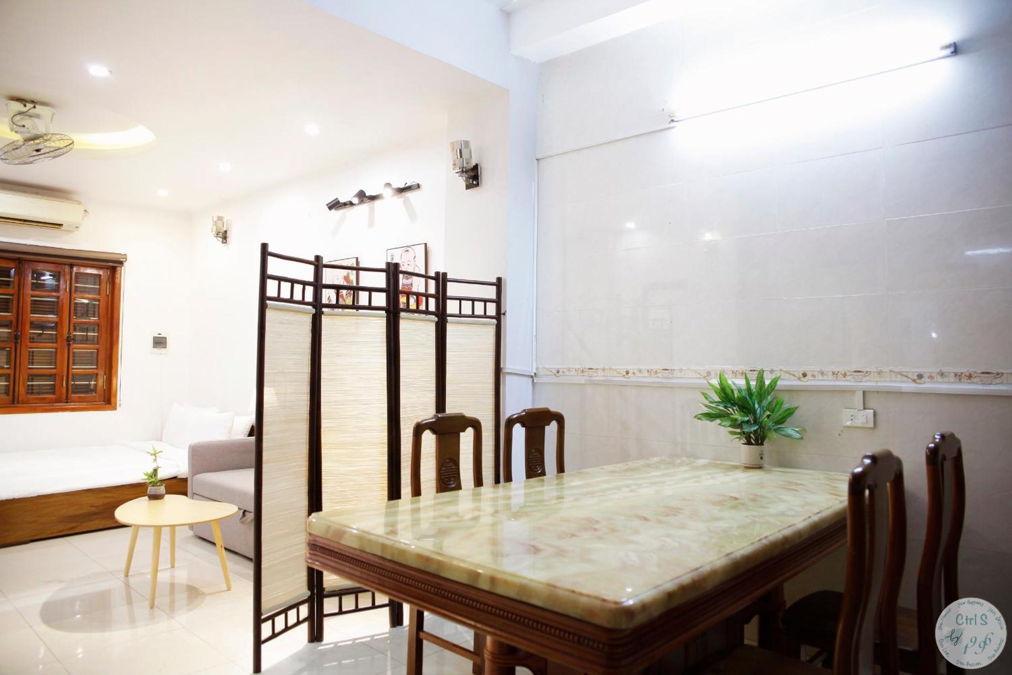The Center Gem: Lakeside Retreat At Hoan Kiem Apartment *