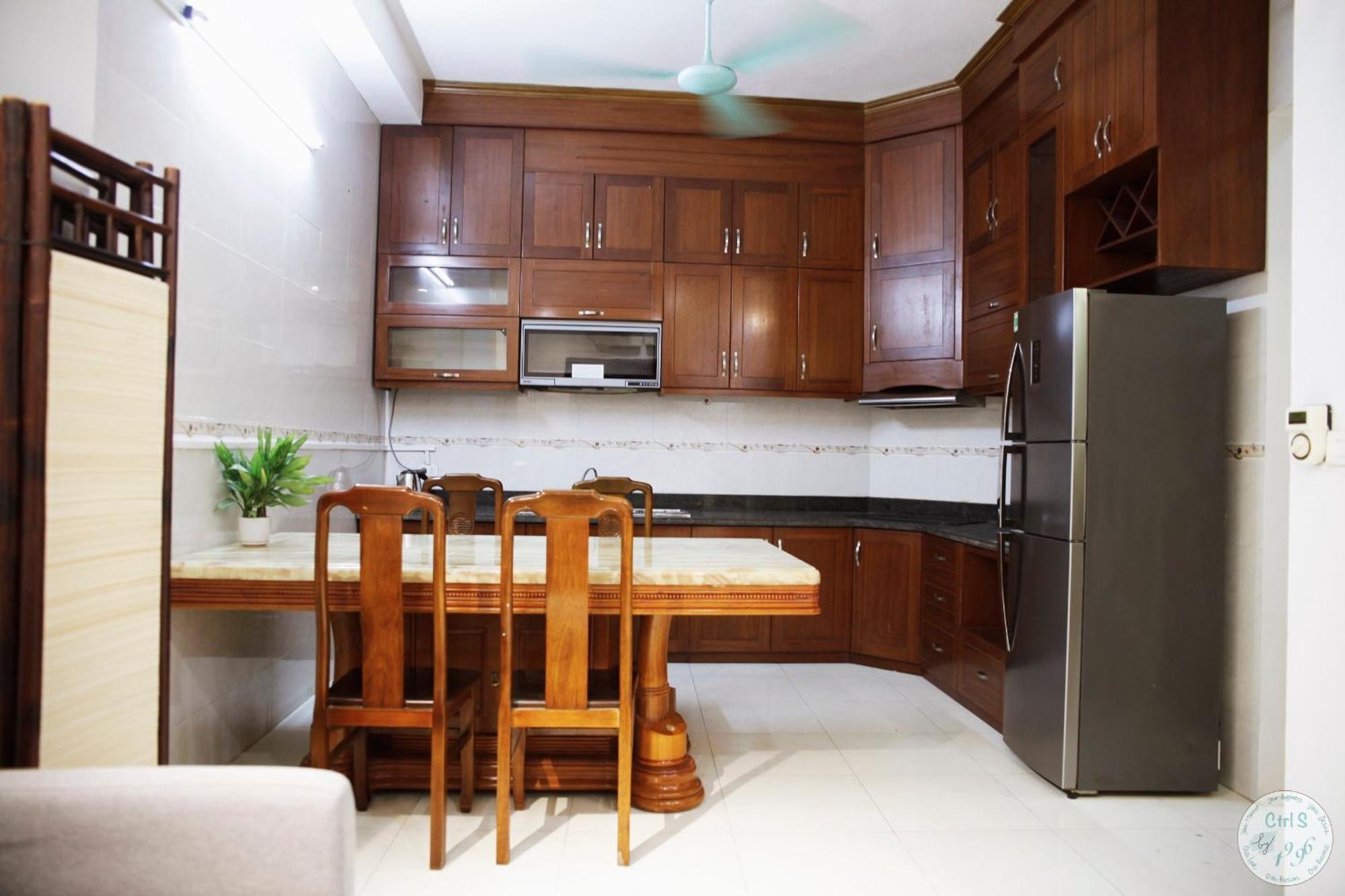 The Center Gem: Lakeside Retreat At Hoan Kiem Apartment