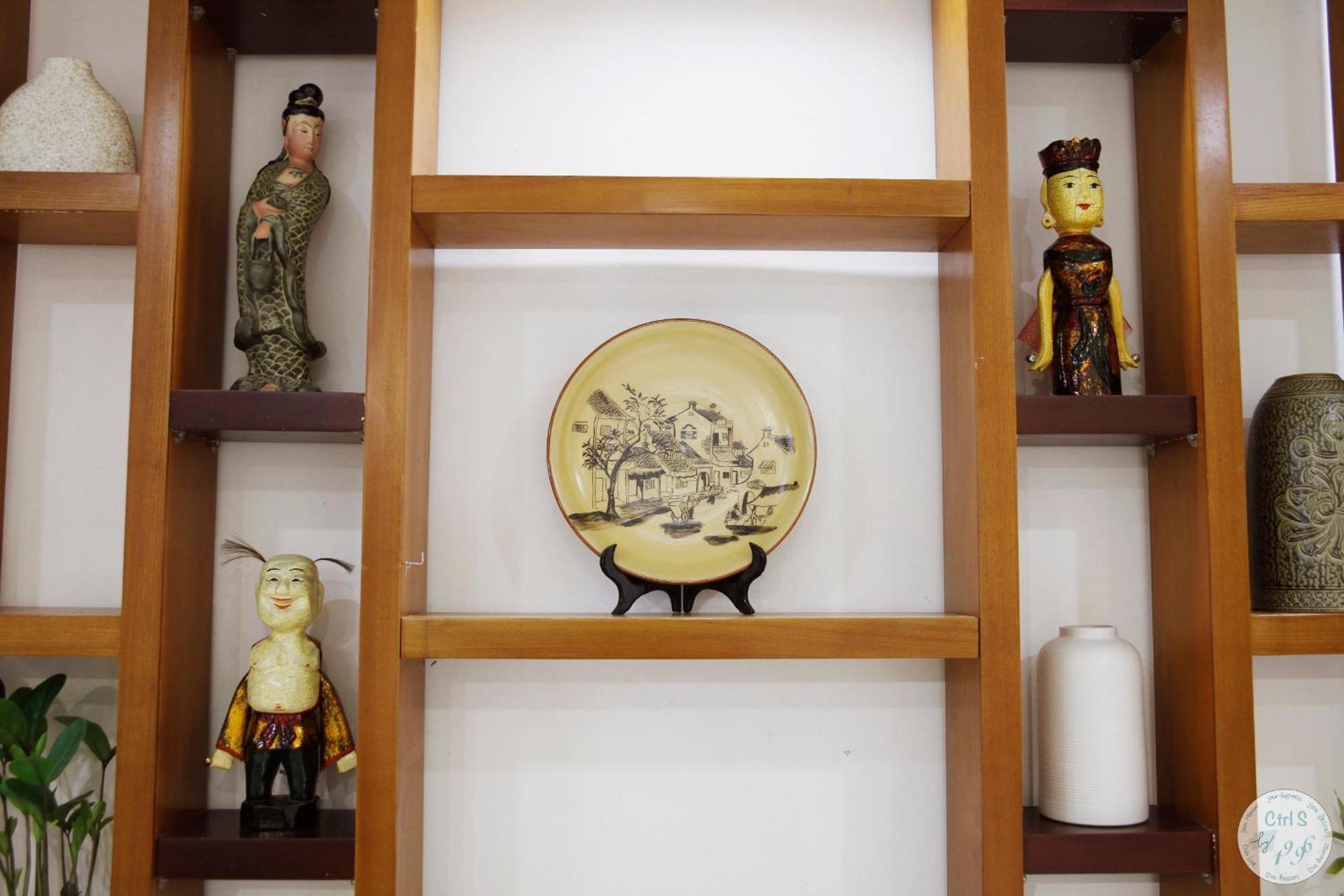 The Center Gem: Lakeside Retreat At Hoan Kiem *