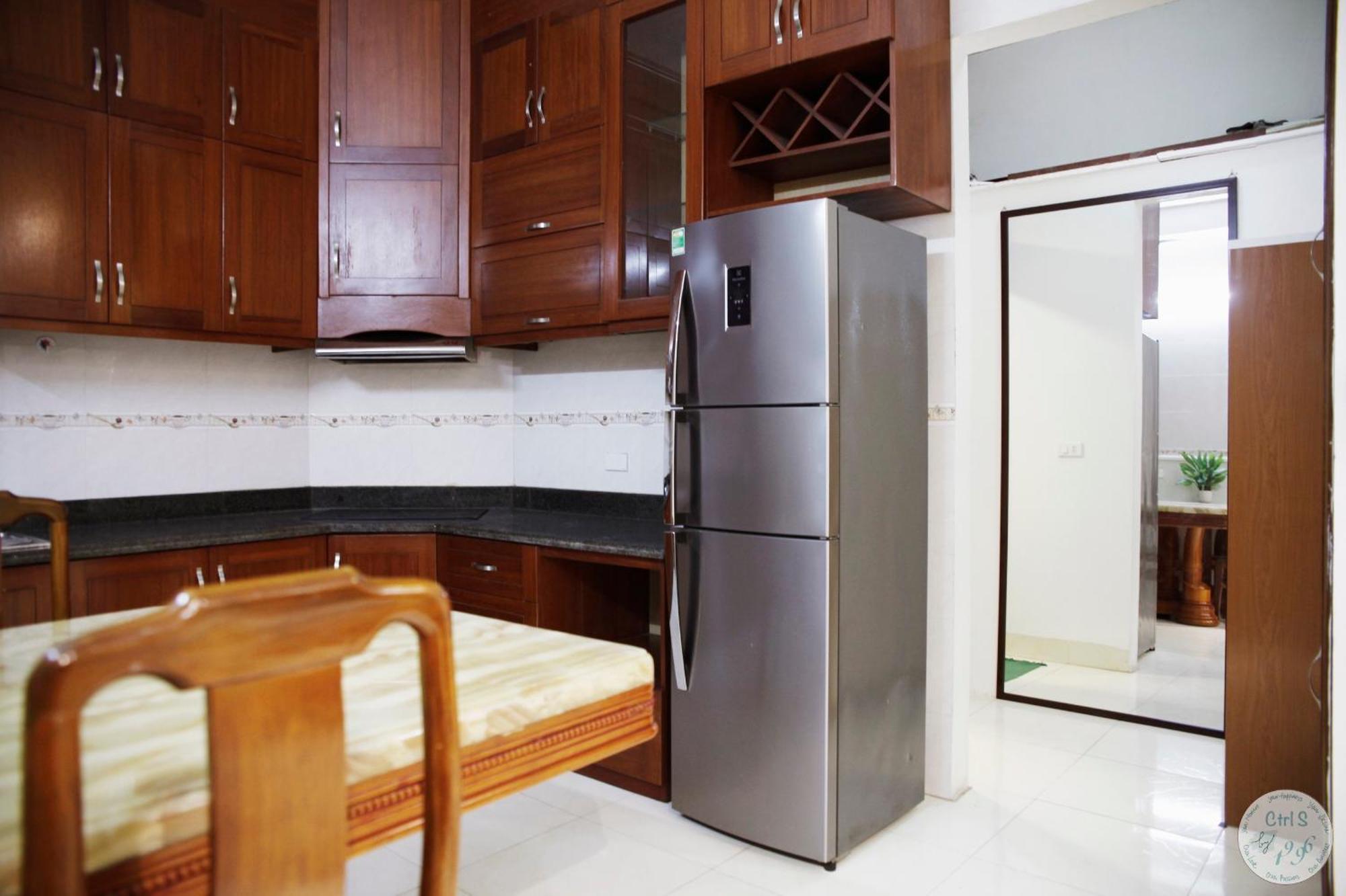 The Center Gem: Lakeside Retreat At Hoan Kiem Apartment *
