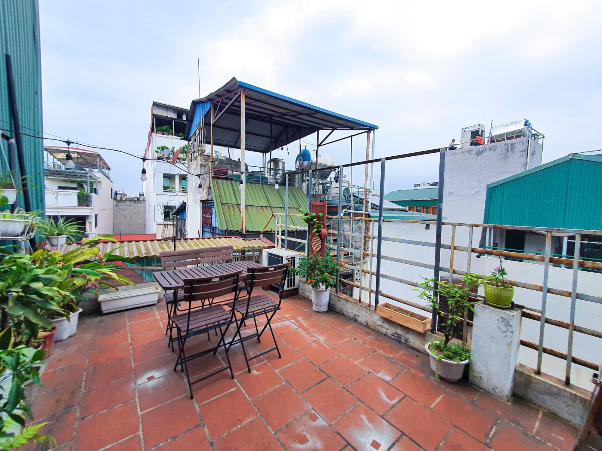 Homestay Location 3-4-5 Bedrooms House In Centre Of Ha Noi - Clean, Cozy And Private - The Tournesol *