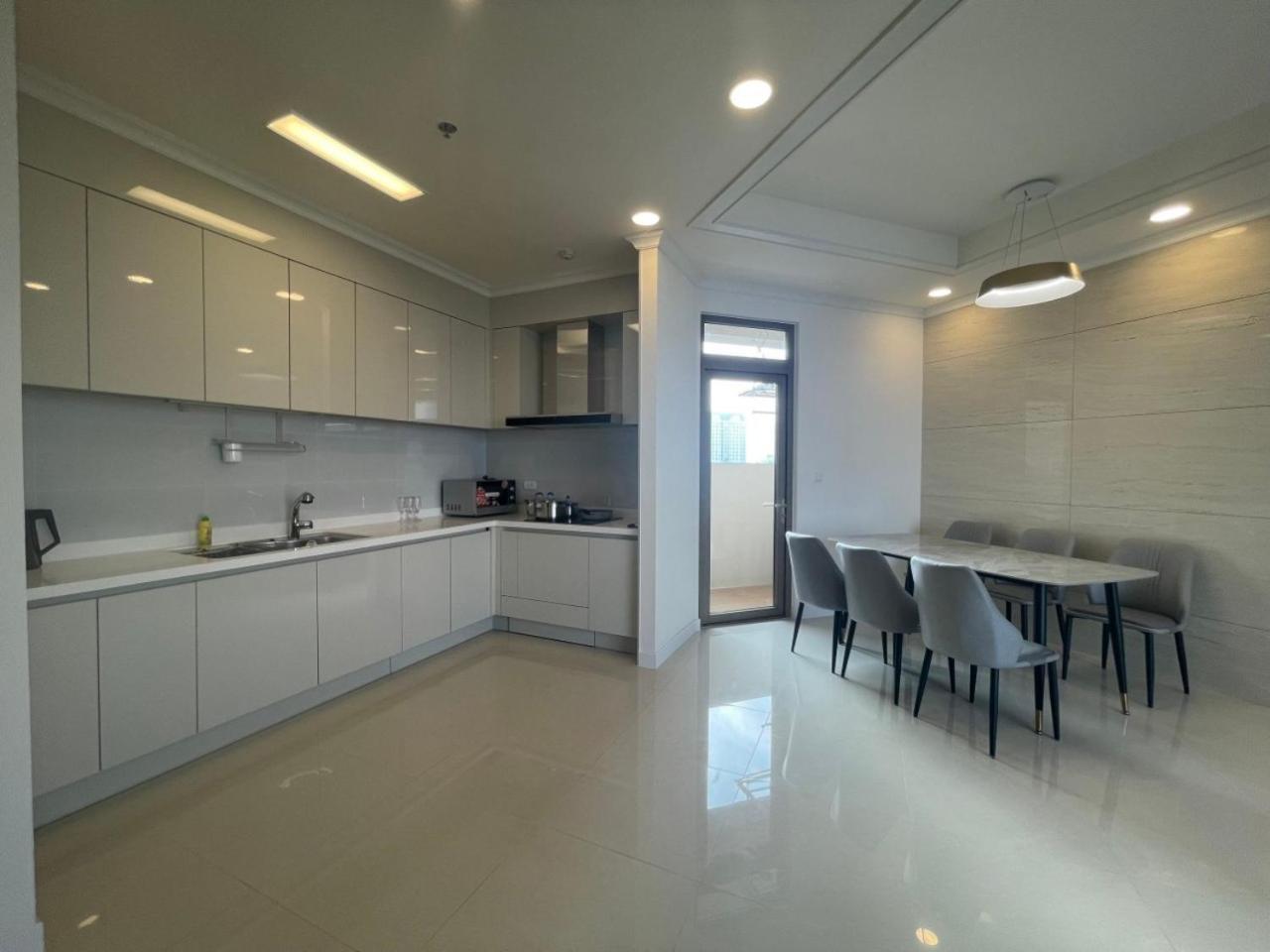 Apartment Luxury Bedrooms In Starlake Daewoo Ho Tay Hanoi