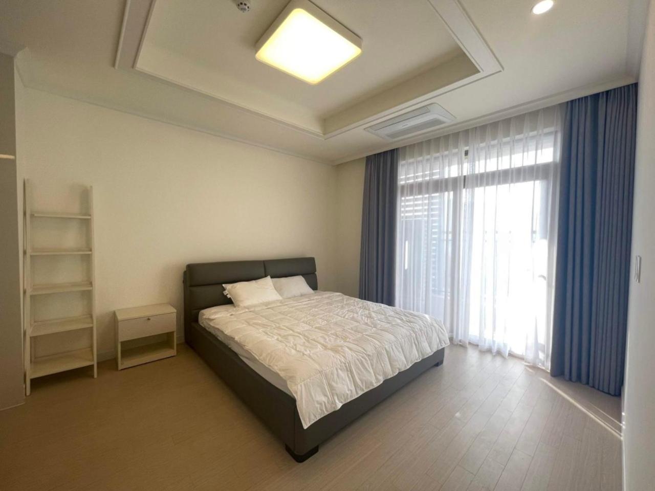 Luxury Bedrooms In Starlake Daewoo Ho Tay Apartment