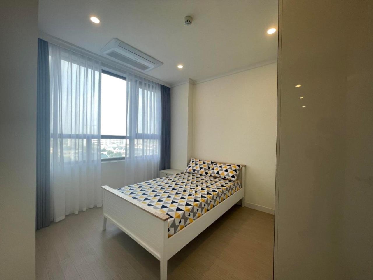 Luxury Bedrooms In Starlake Daewoo Ho Tay Apartment *