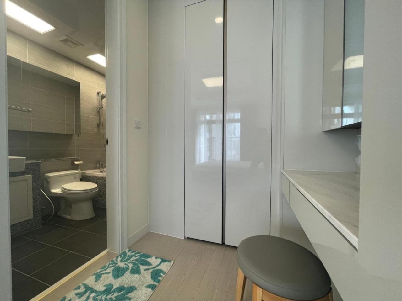 Luxury Bedrooms In Starlake Daewoo Ho Tay Apartment *