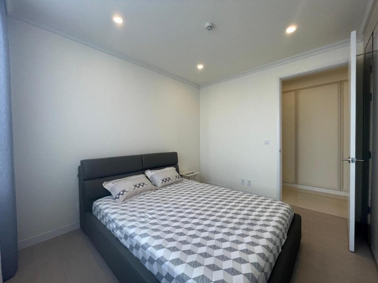 Luxury Bedrooms In Starlake Daewoo Ho Tay Apartment