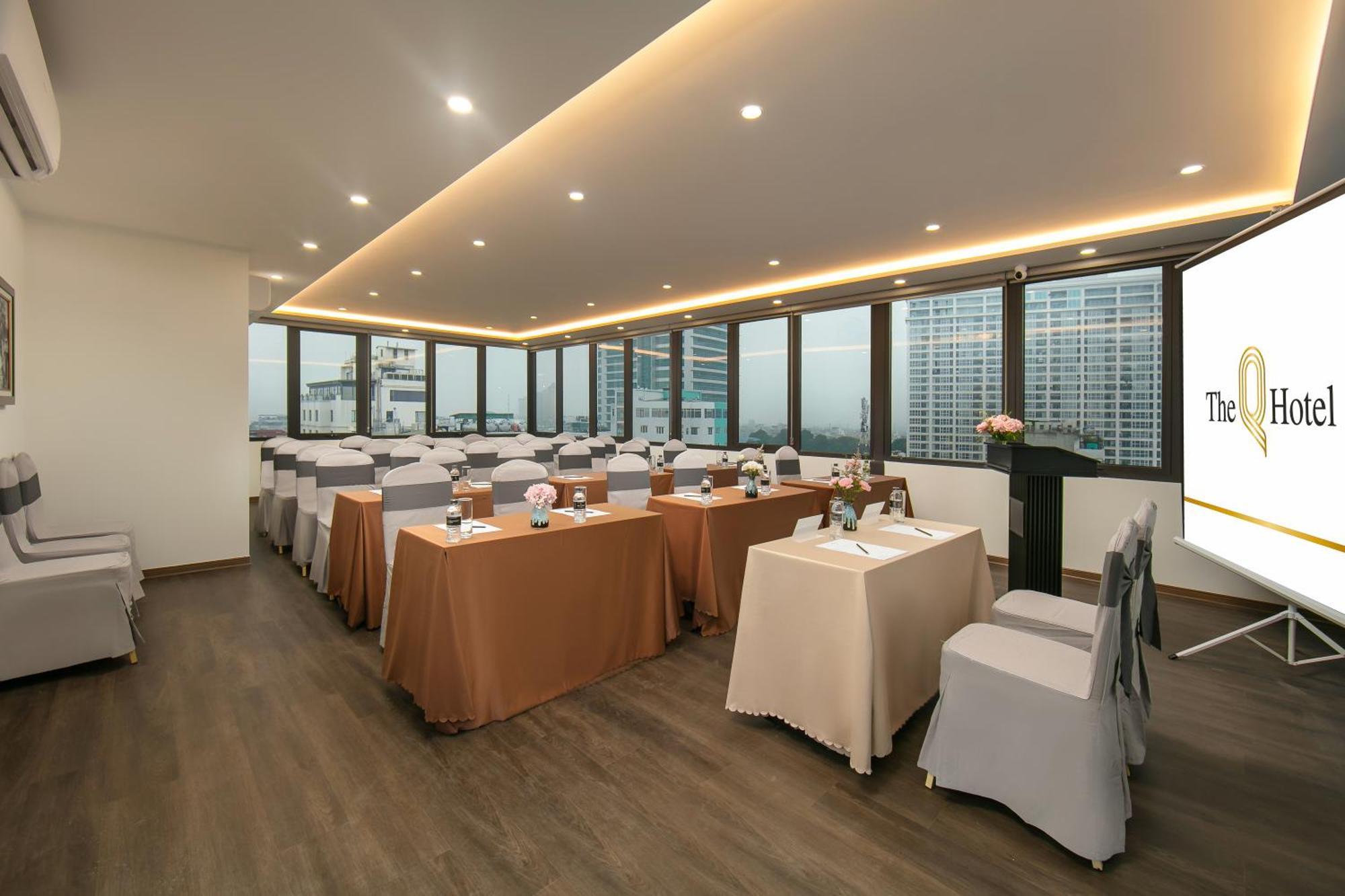 The Q Hanoi