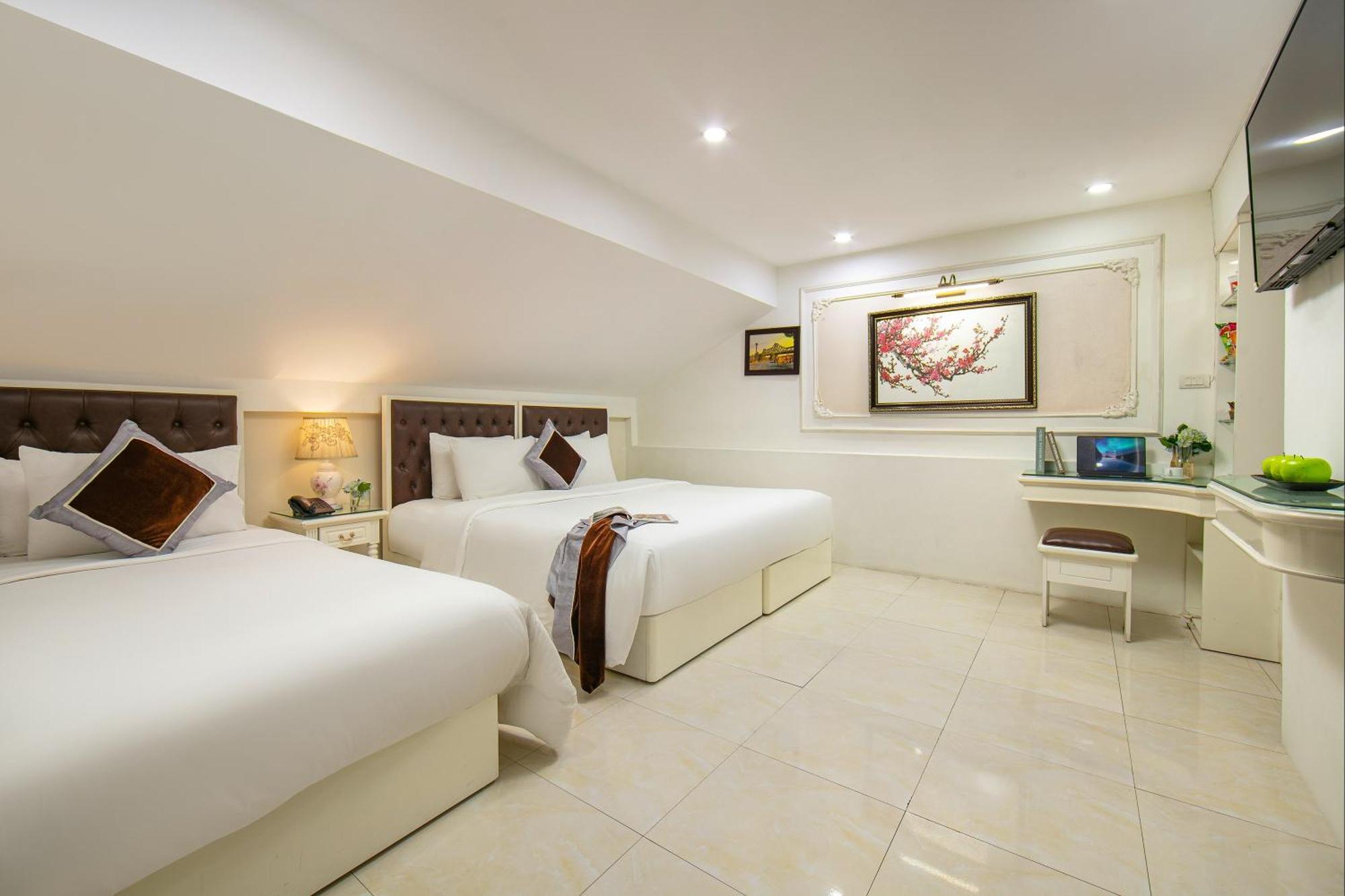 Trangtrang Premium & Sky Bar Khách sạn 4*