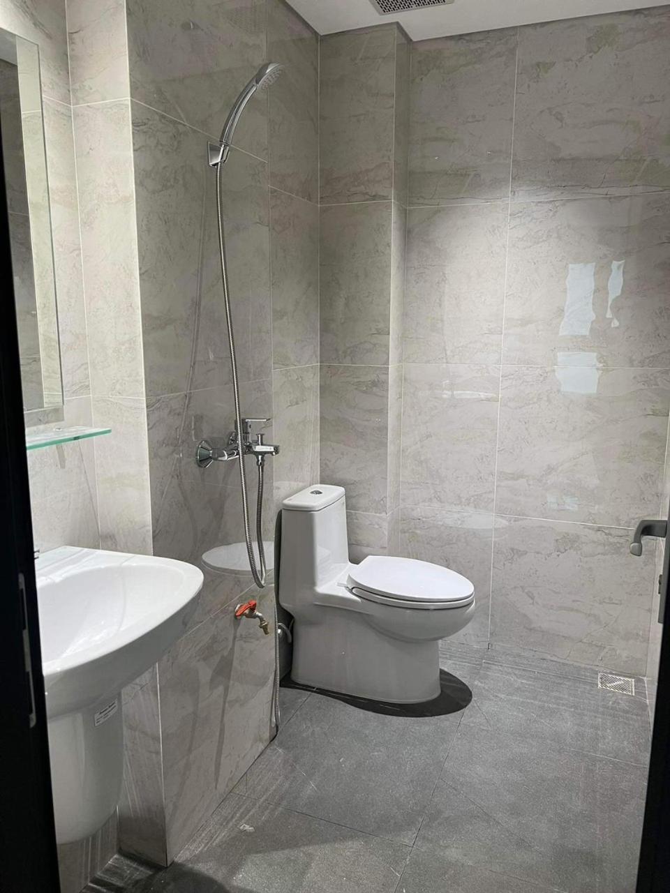 Apartment H&a Homestay - 40m, New Built, Center Location, Quiet Place, Full Facilities *