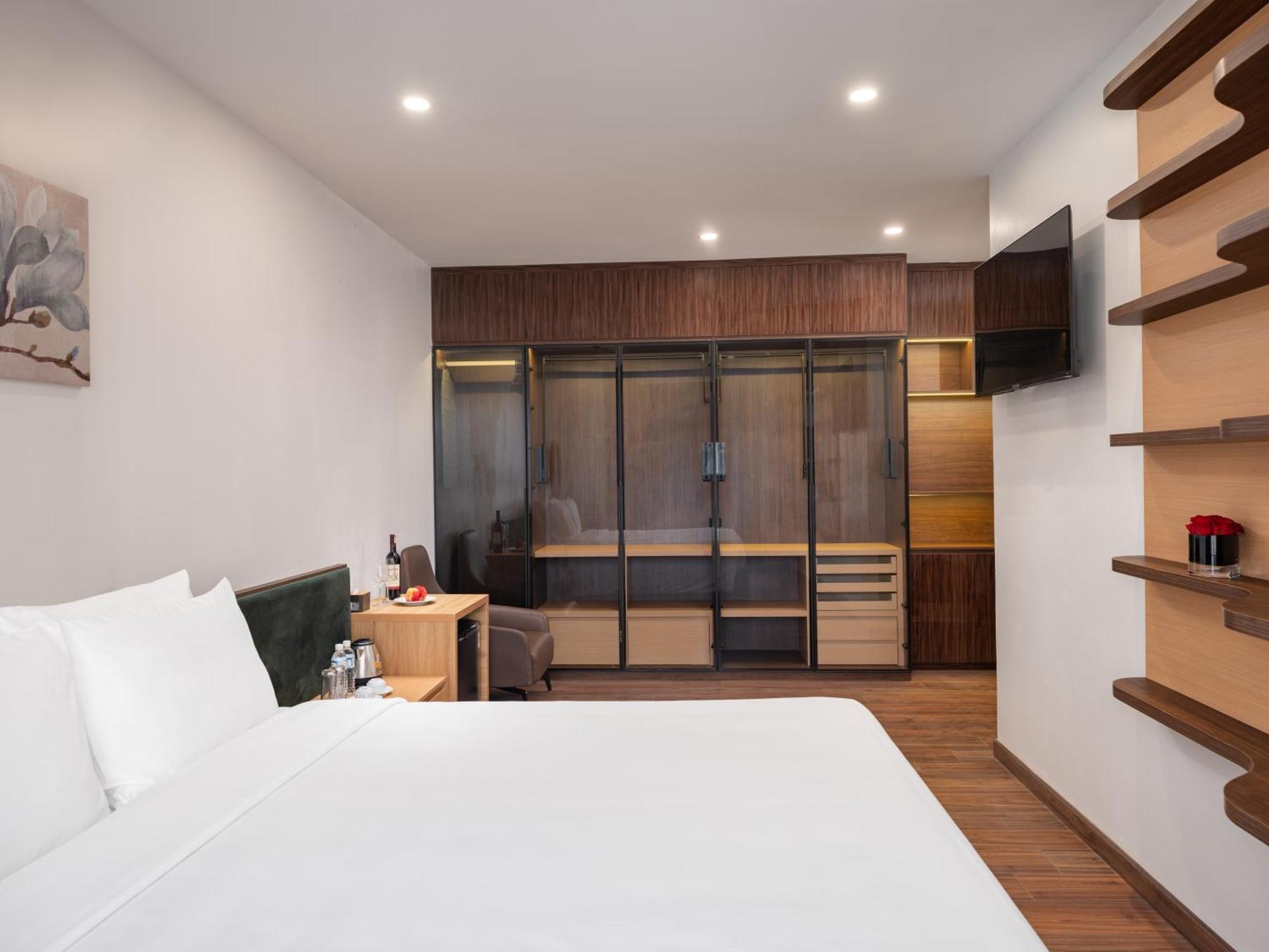 Moonlight Tay Ho Apartment
