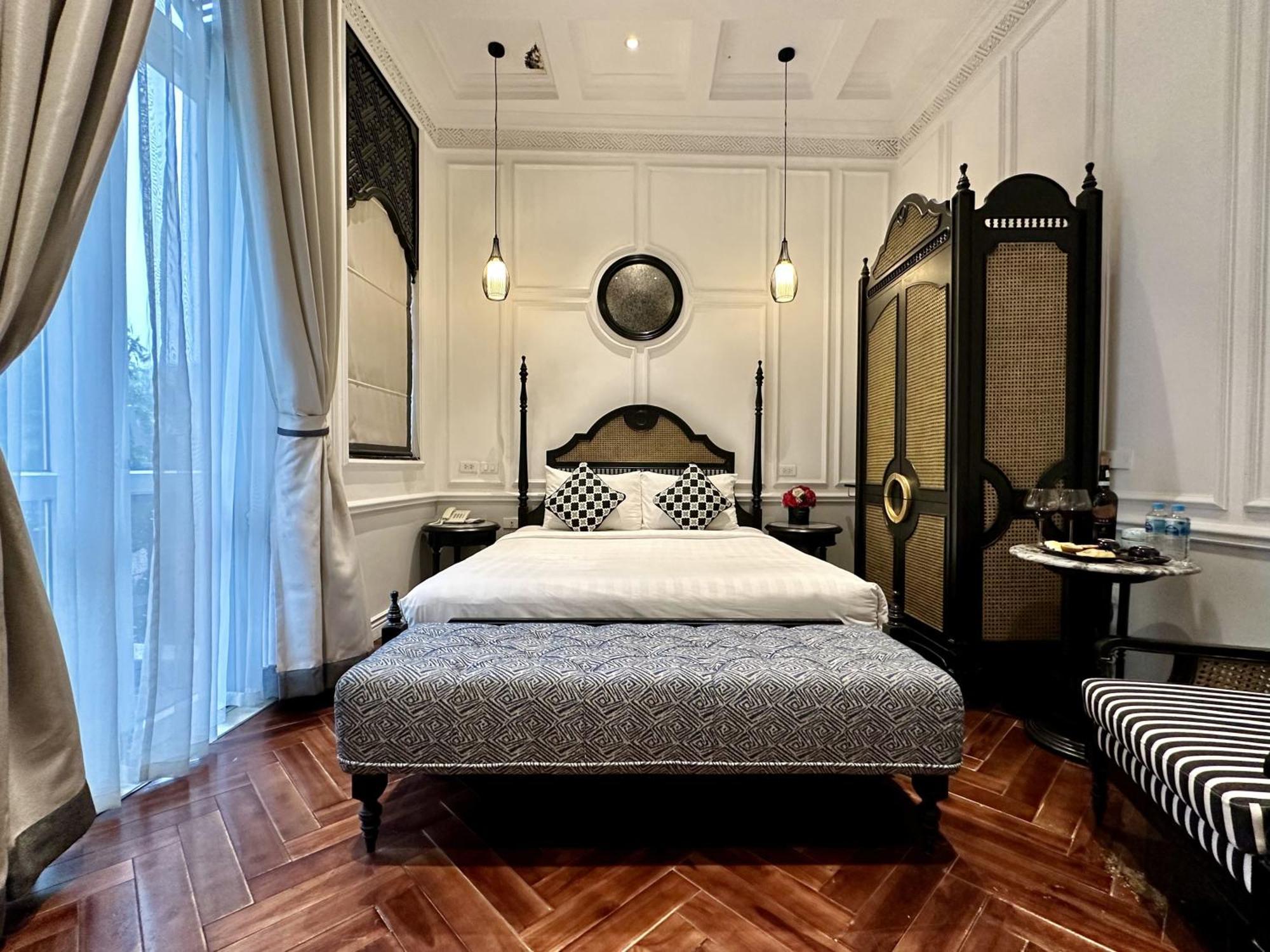 Hotel Graceful And Travel