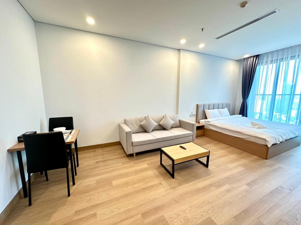 Apartment Lancaster Luminaire - 1152 Lang Street *