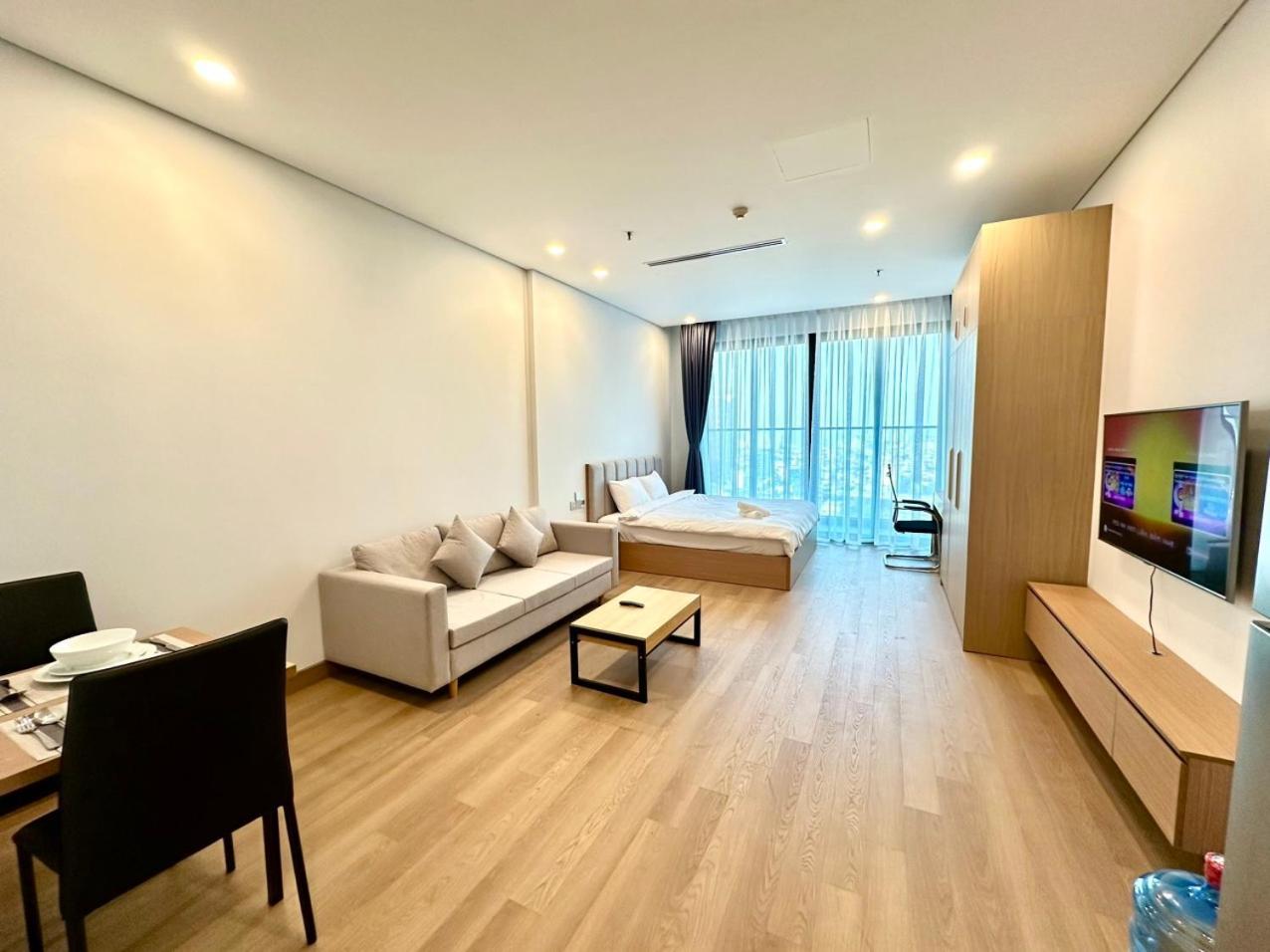 Apartment Lancaster Luminaire - 1152 Lang Street