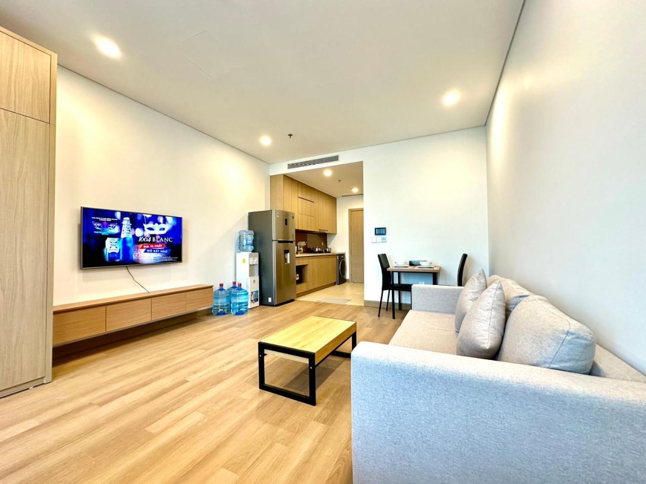 Lancaster Luminaire - 1152 Lang Street Apartamento