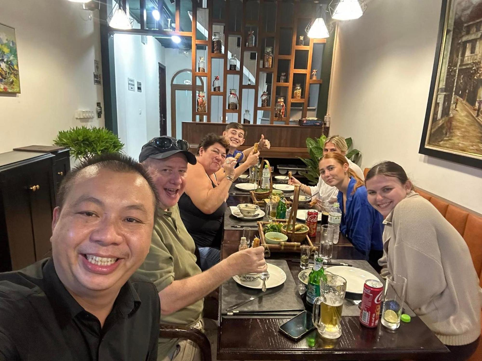 Khách sạn Awesome *