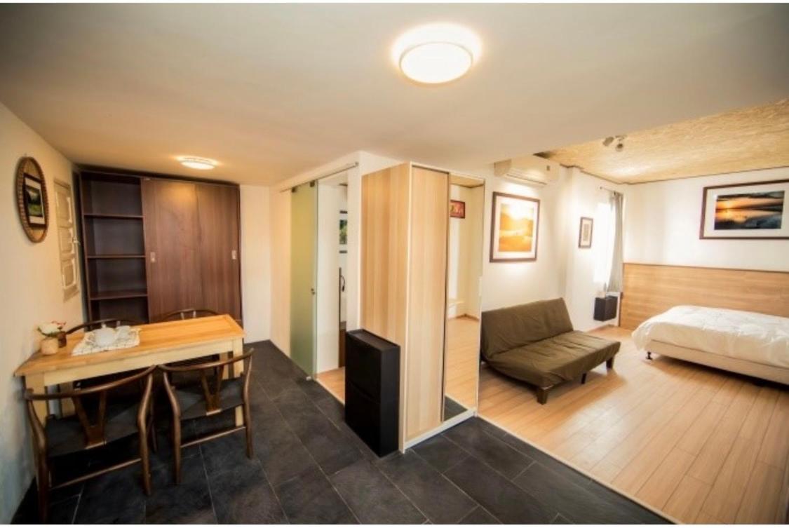 Elegant Studio Yet Kieu *