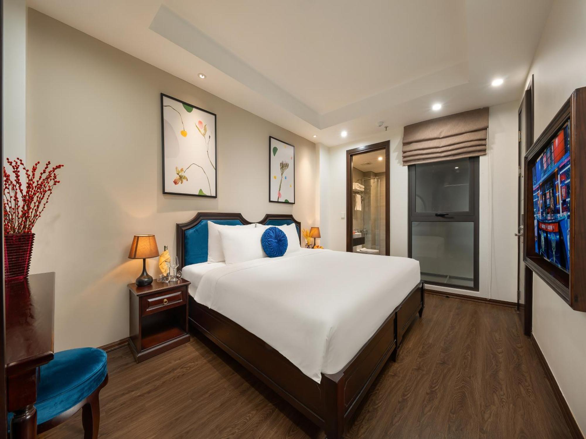 Fiesta Grand And Hanoi