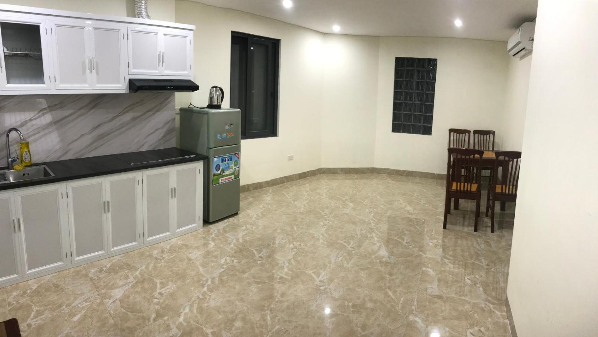 Lica's West Apartment *