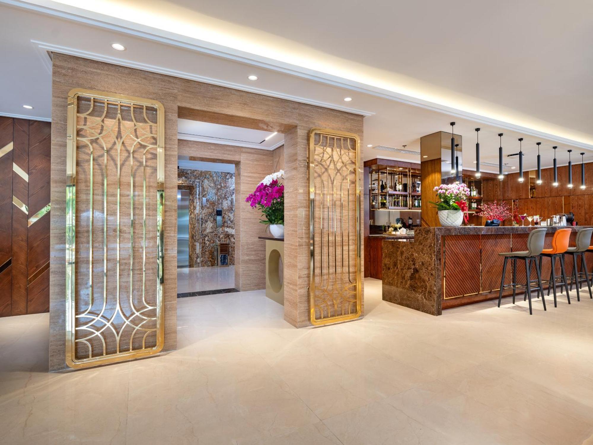 Nesta & 4* Hanoi