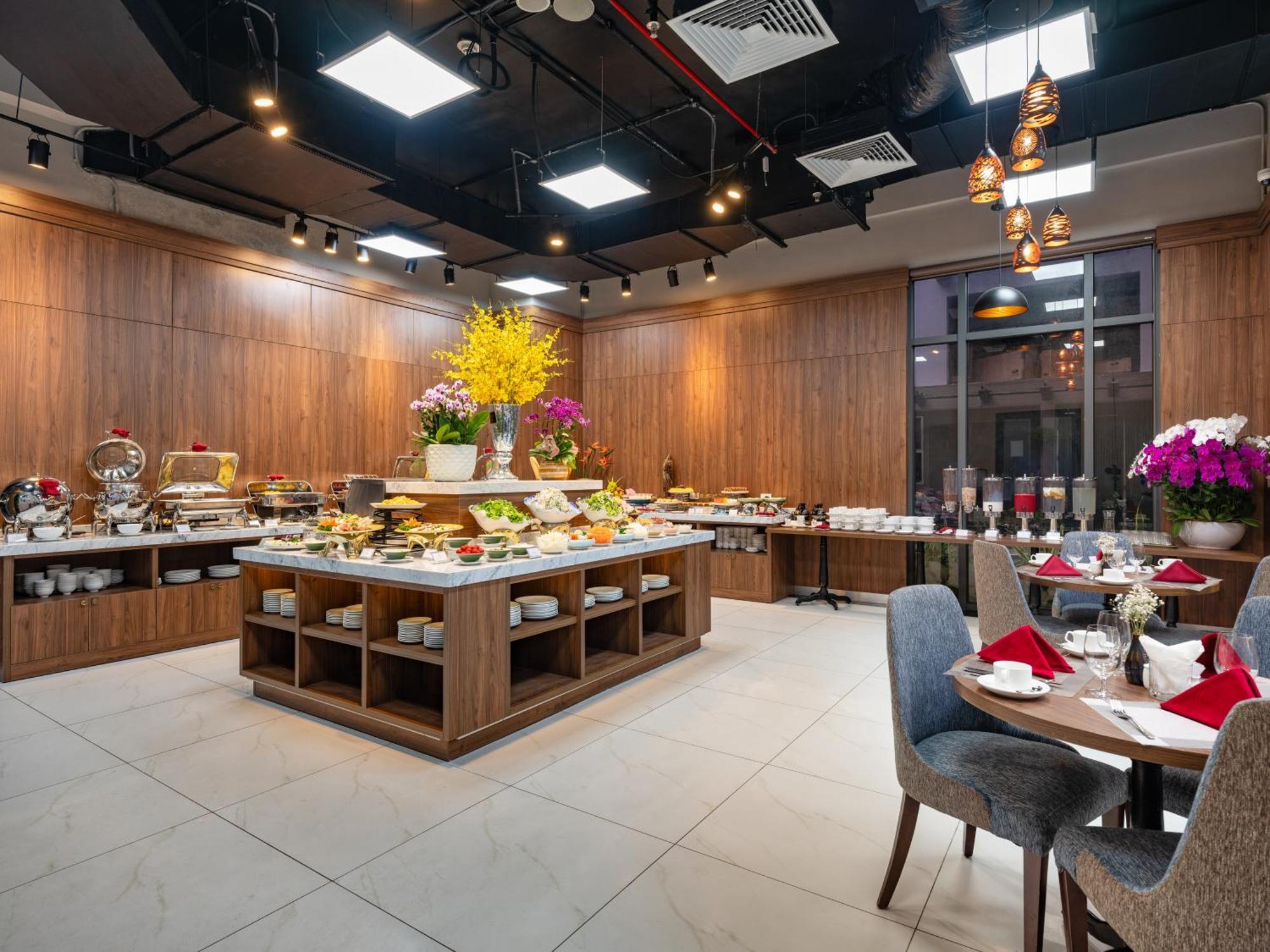 Nesta & 4* Hanoi