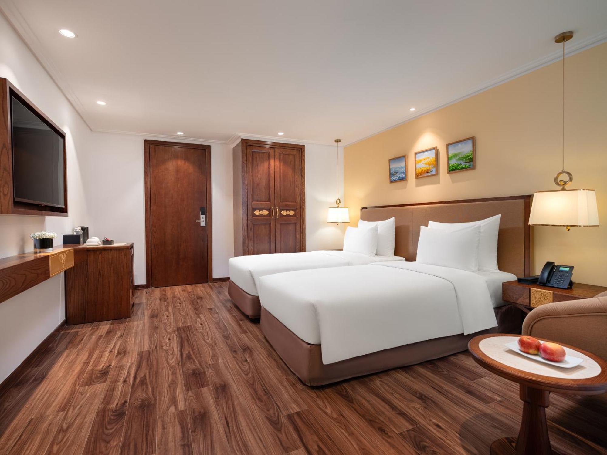 Hotel Nesta & 4*