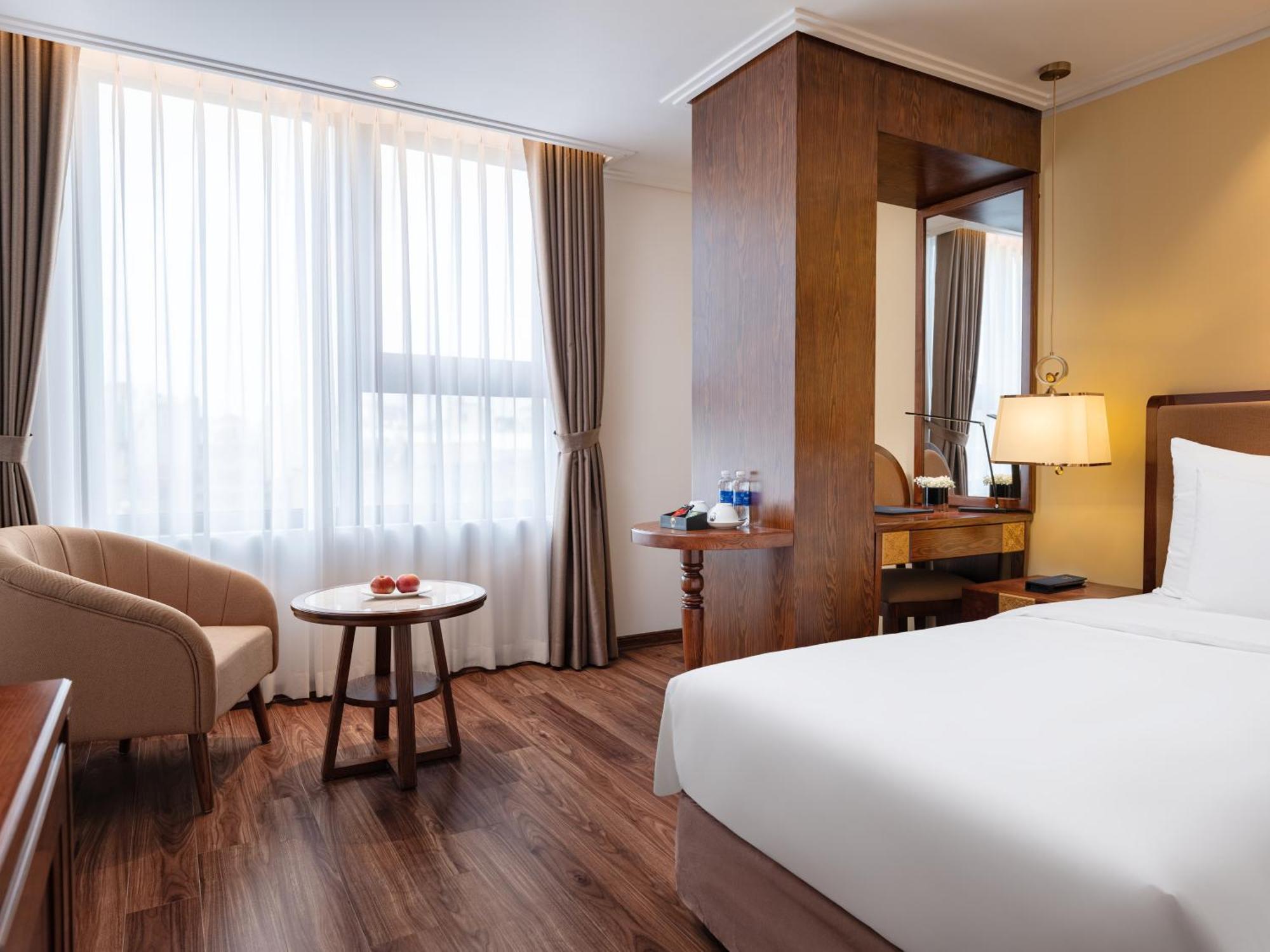 Nesta & 4* Hanoi