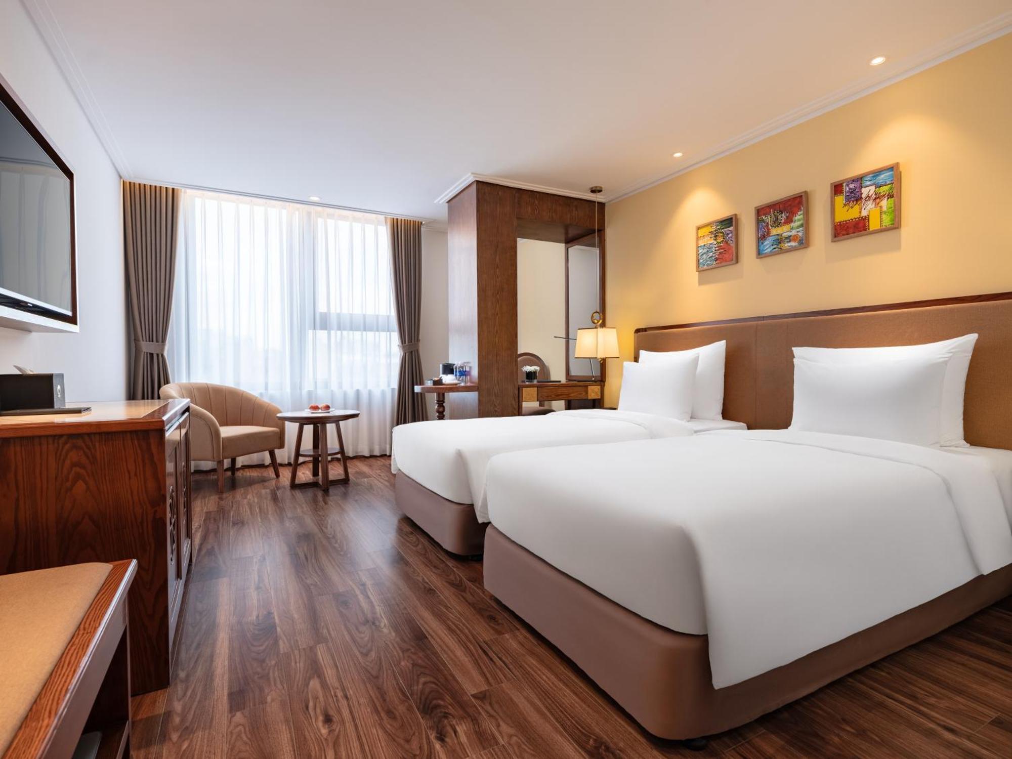 Nesta & Hotel