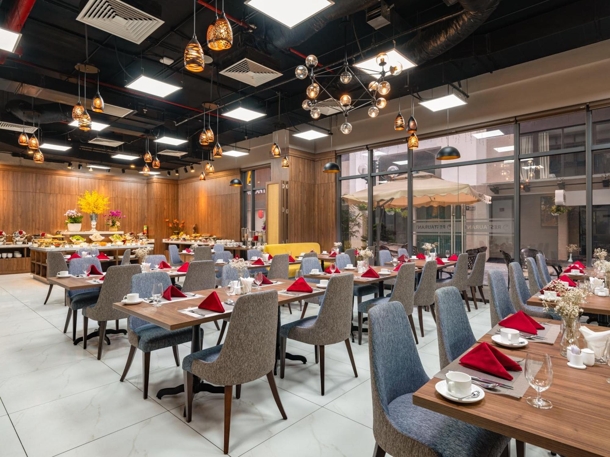 Nesta & 4* Hanoi