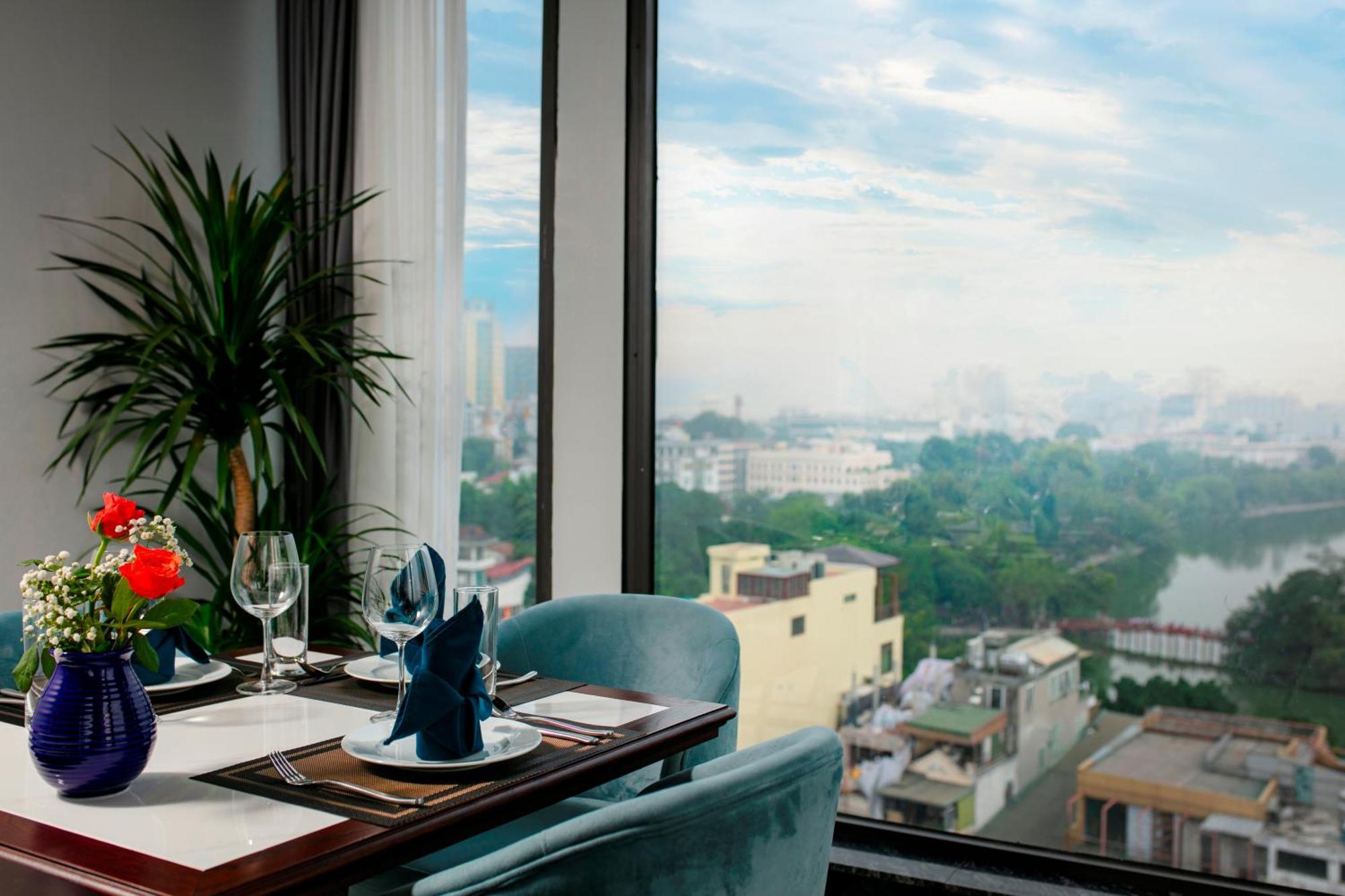 Hotel De Lakeside 5*