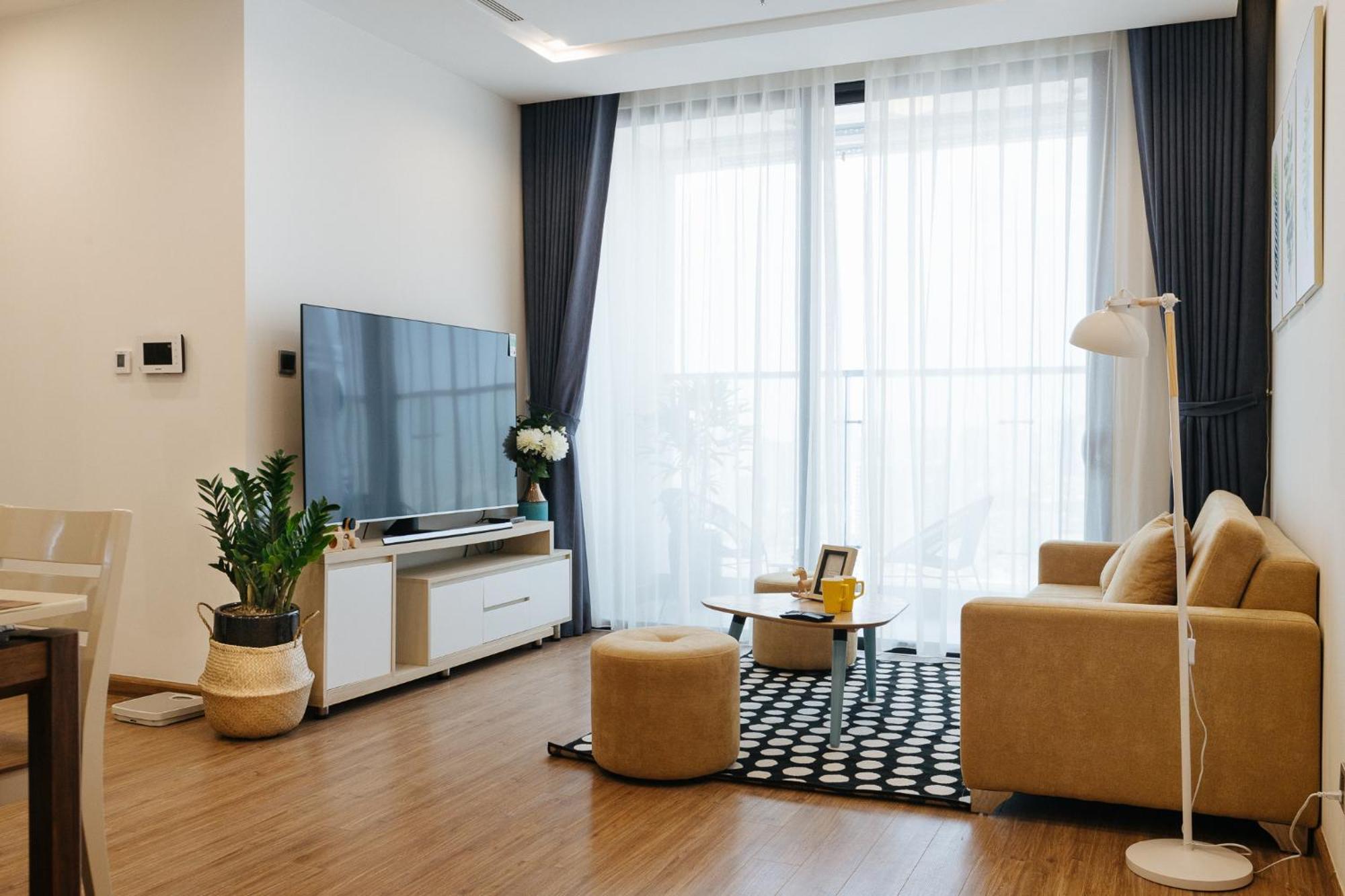Royal Serviced Vinhomes Metropolis *