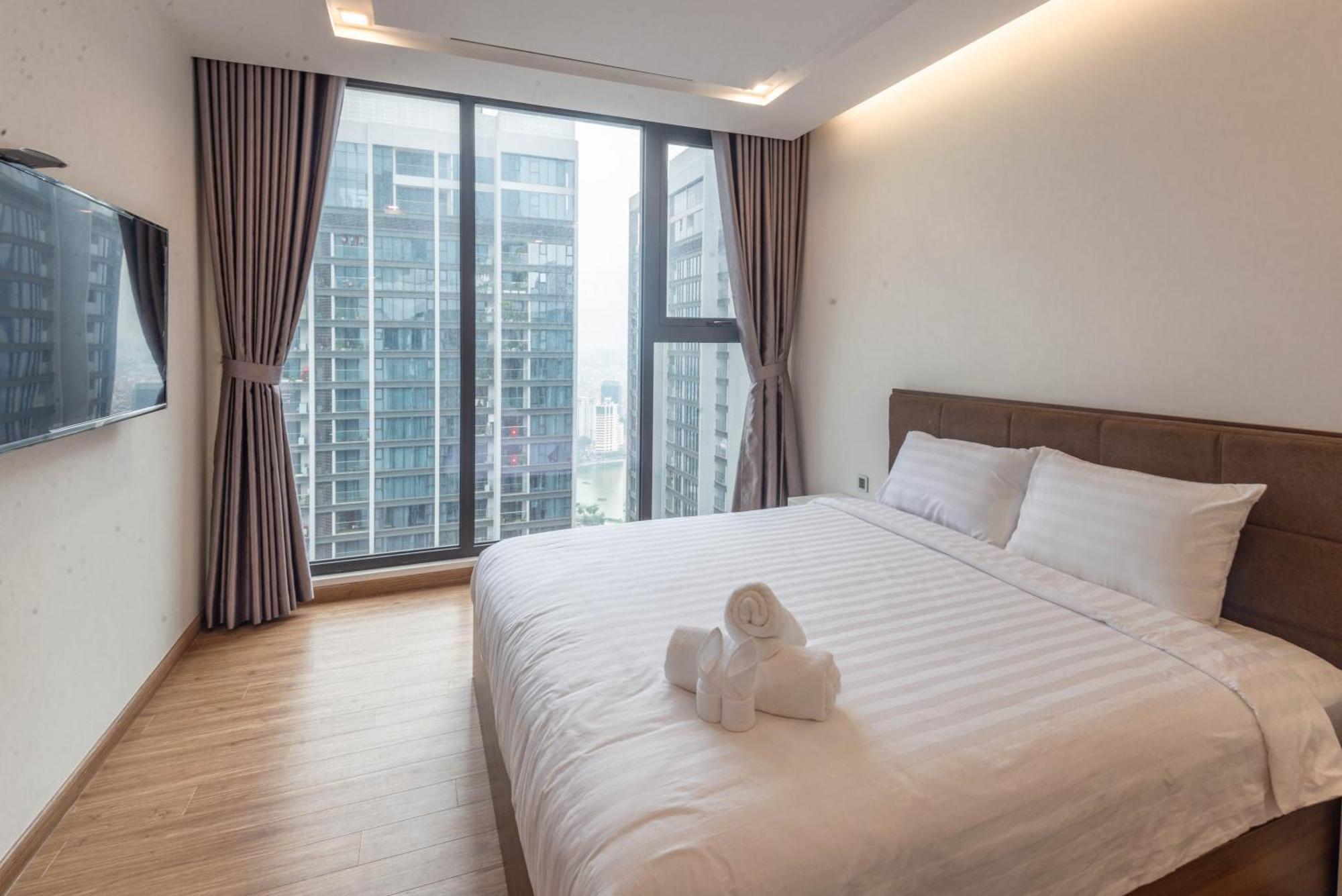 Luxury Serviced Vinhomes Metropolis Premium *