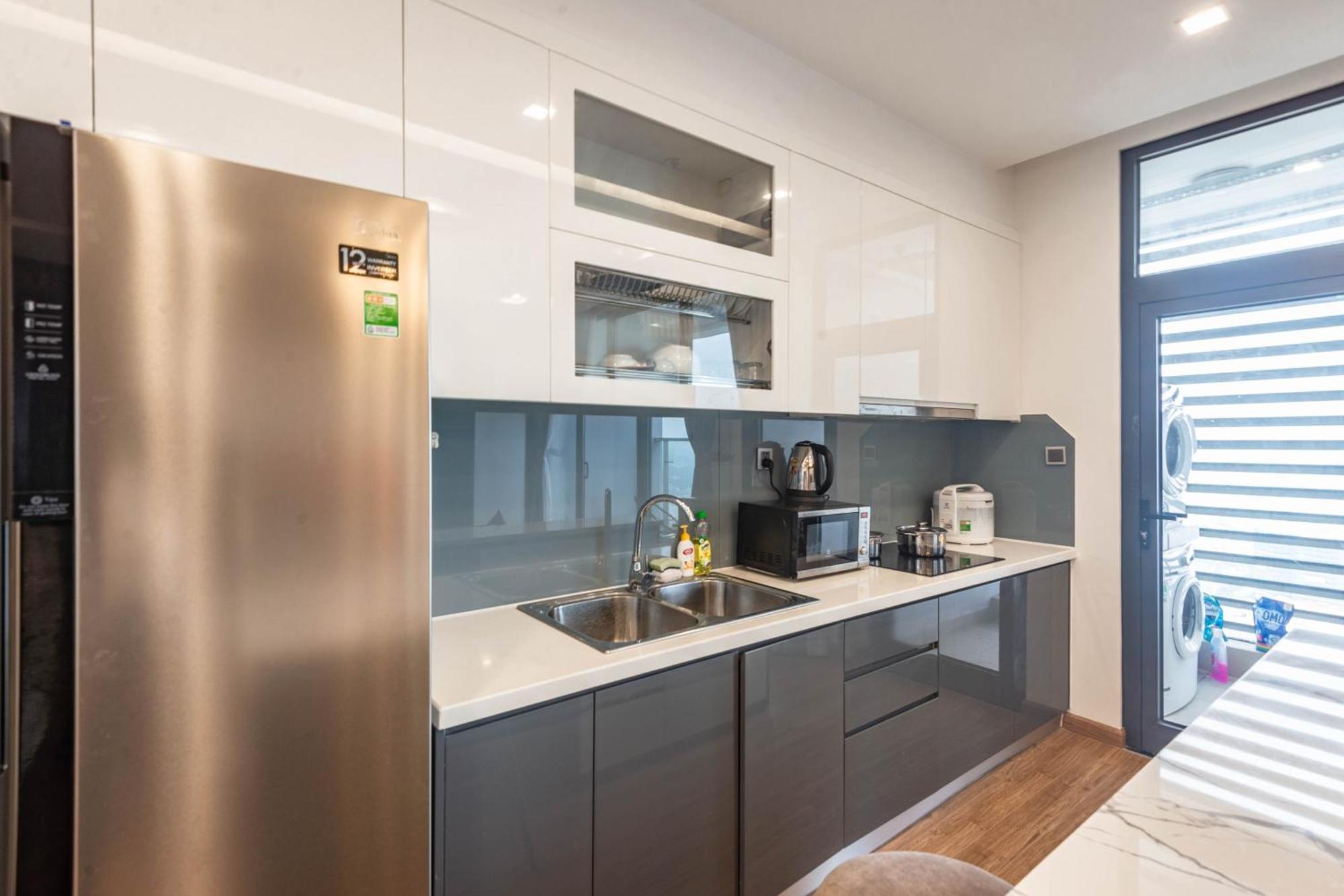 Luxury Serviced Vinhomes Metropolis Premium Căn hộ