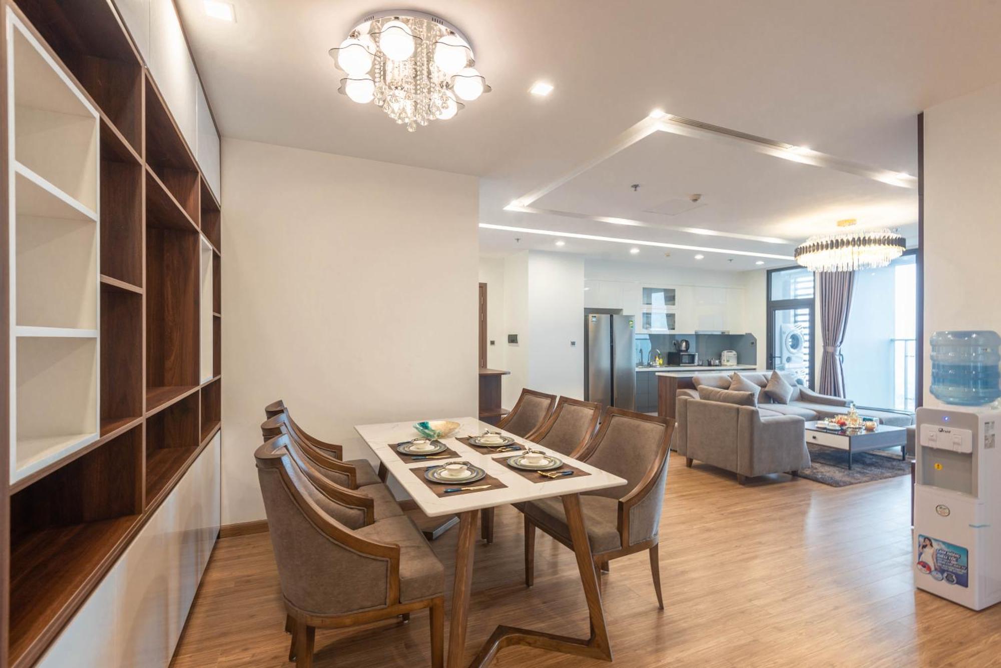 Luxury Serviced Vinhomes Metropolis Premium Căn hộ *