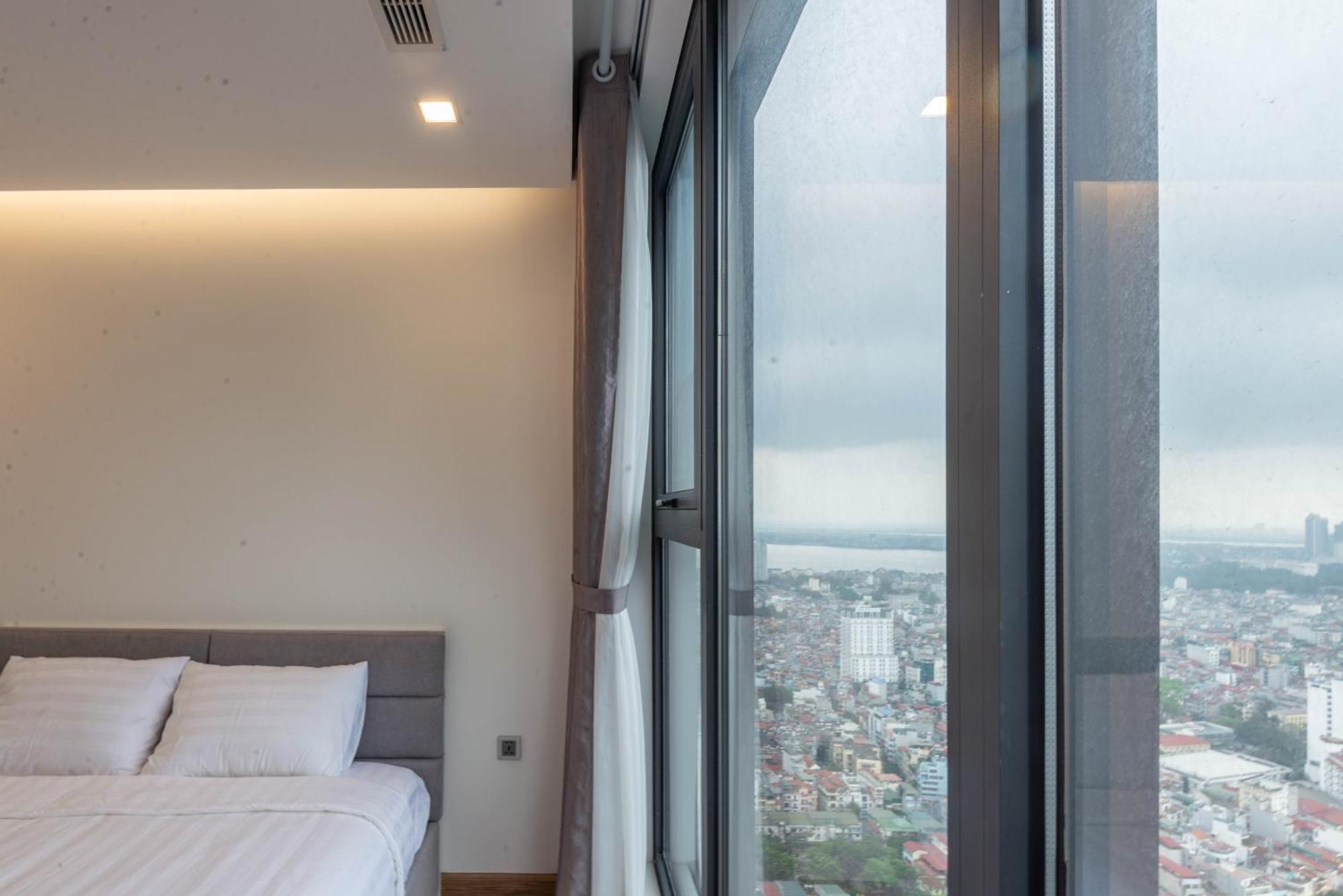 Luxury Serviced Vinhomes Metropolis Premium Căn hộ