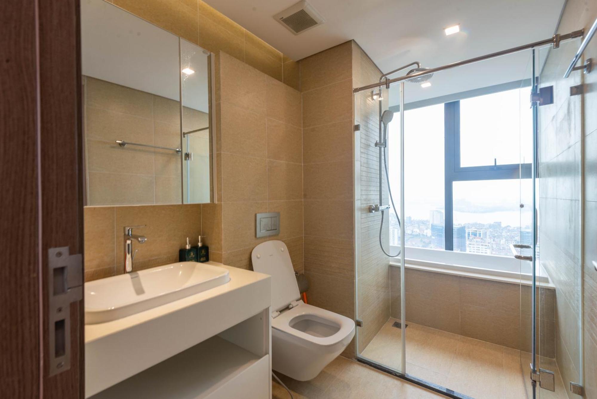 Luxury Serviced Vinhomes Metropolis Premium Căn hộ