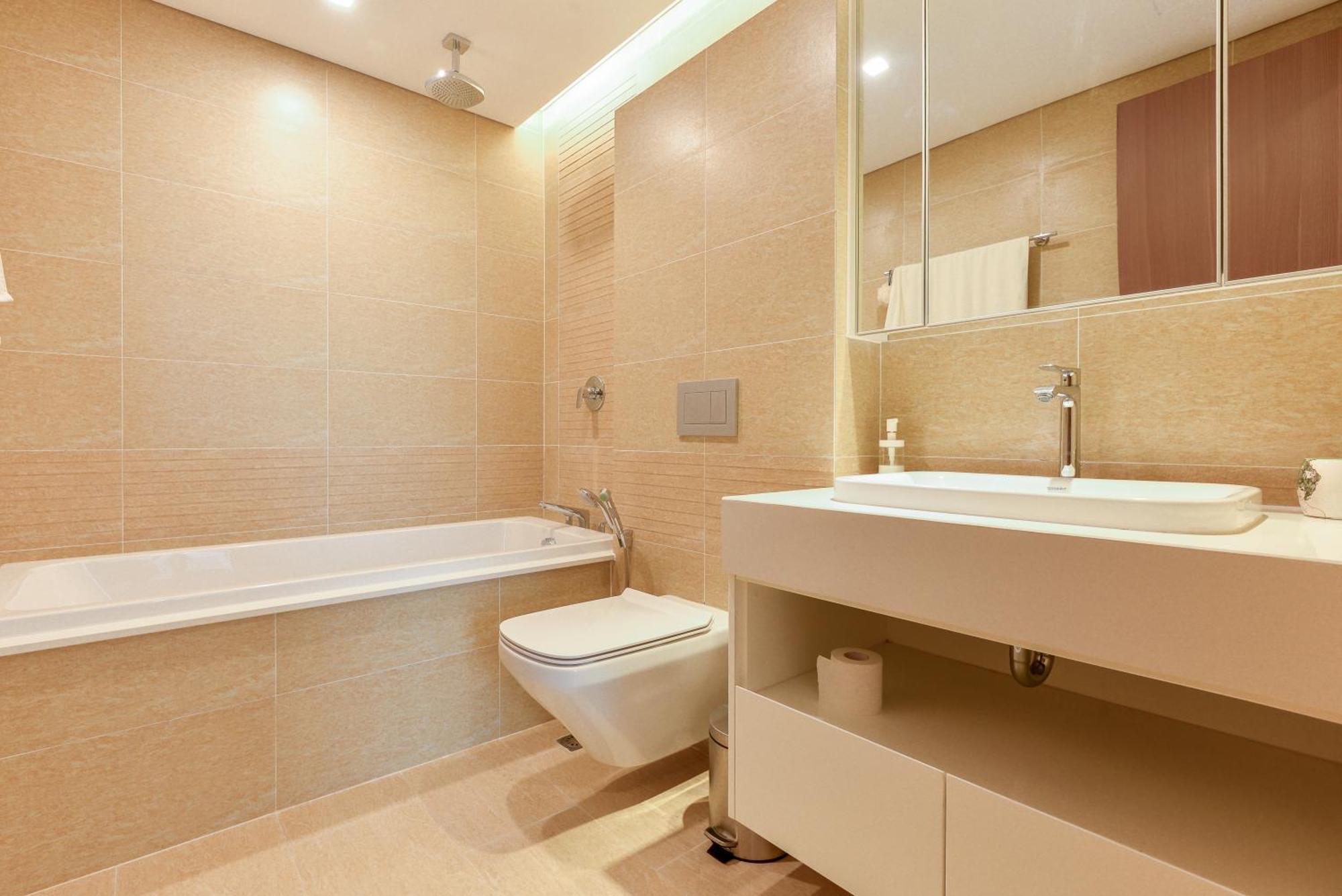Luxury Serviced Vinhomes Metropolis Premium Căn hộ