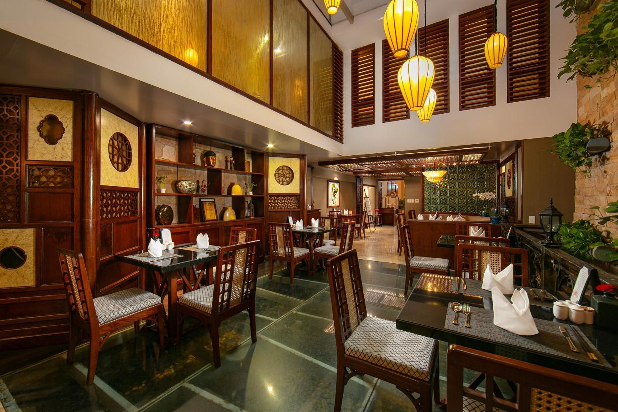 Oriental & Hotel