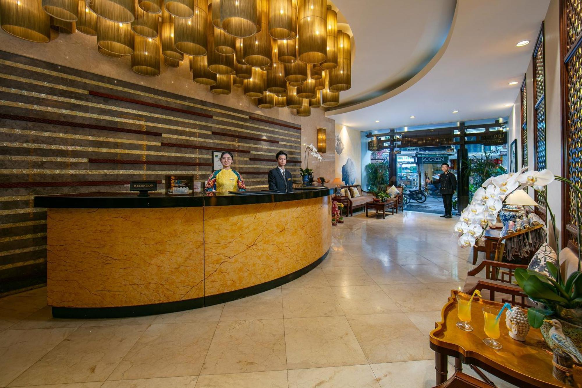 Oriental & Hotel