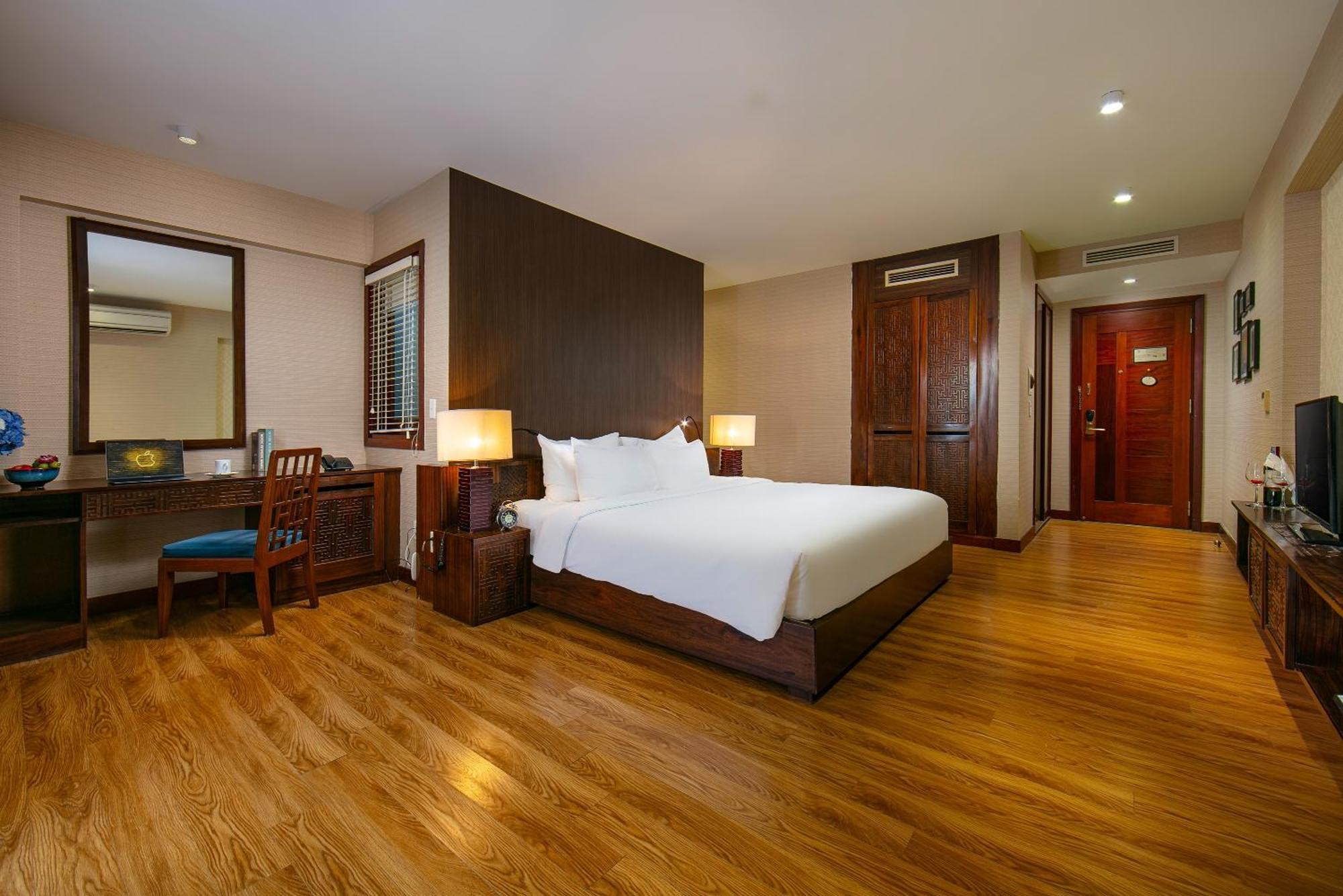 Oriental & Hotel