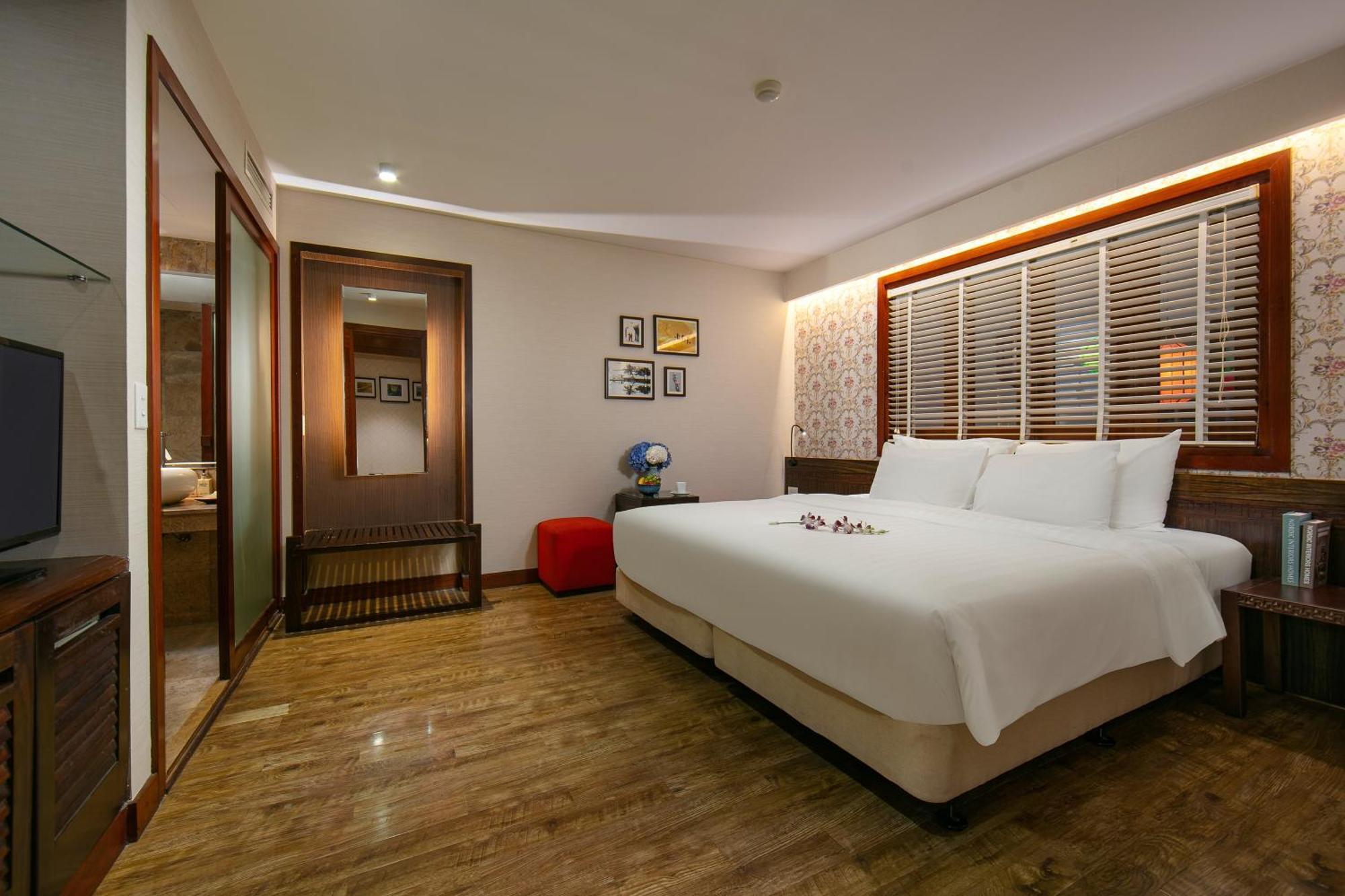 Oriental & Hotel