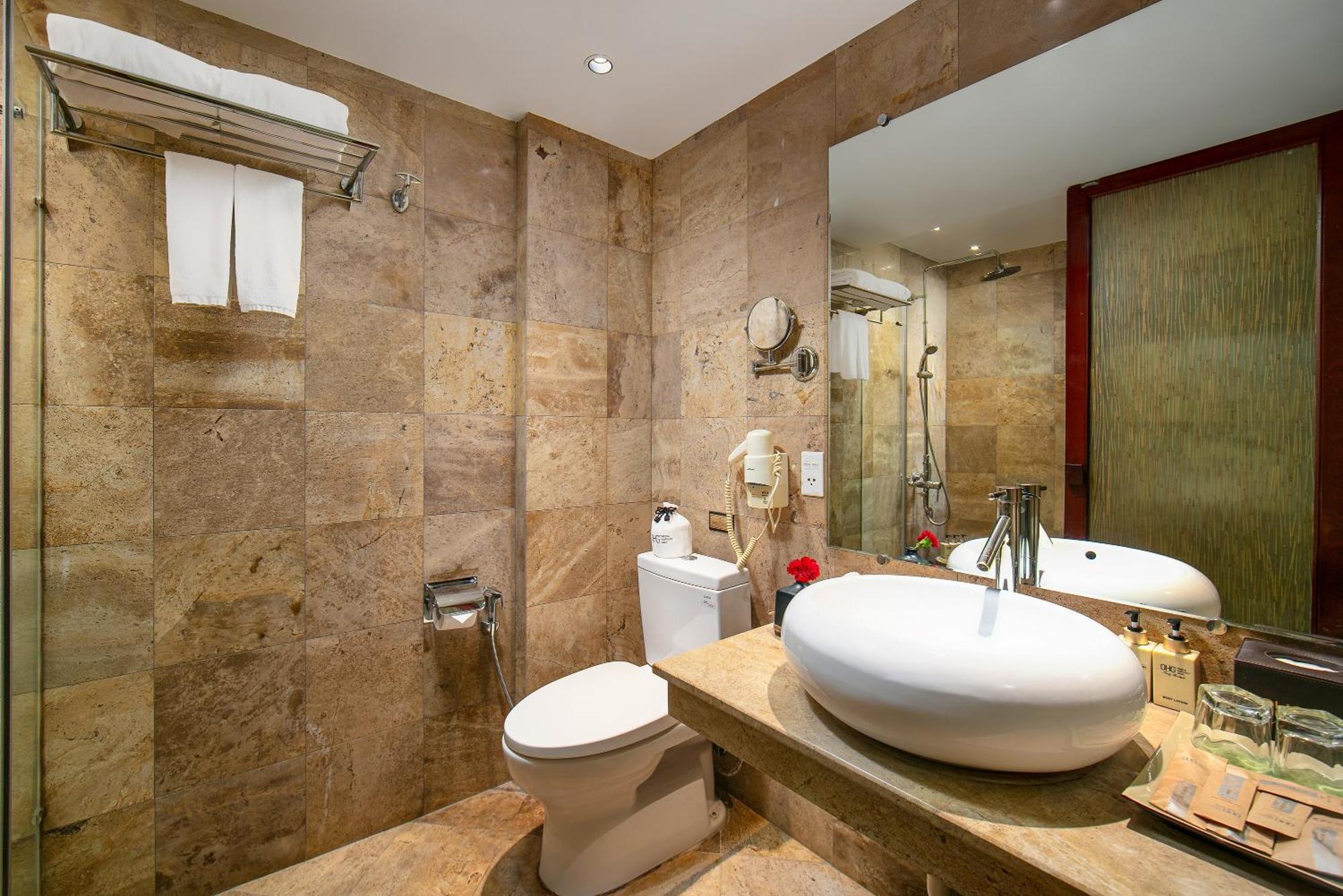 Oriental & 4* Hanoi