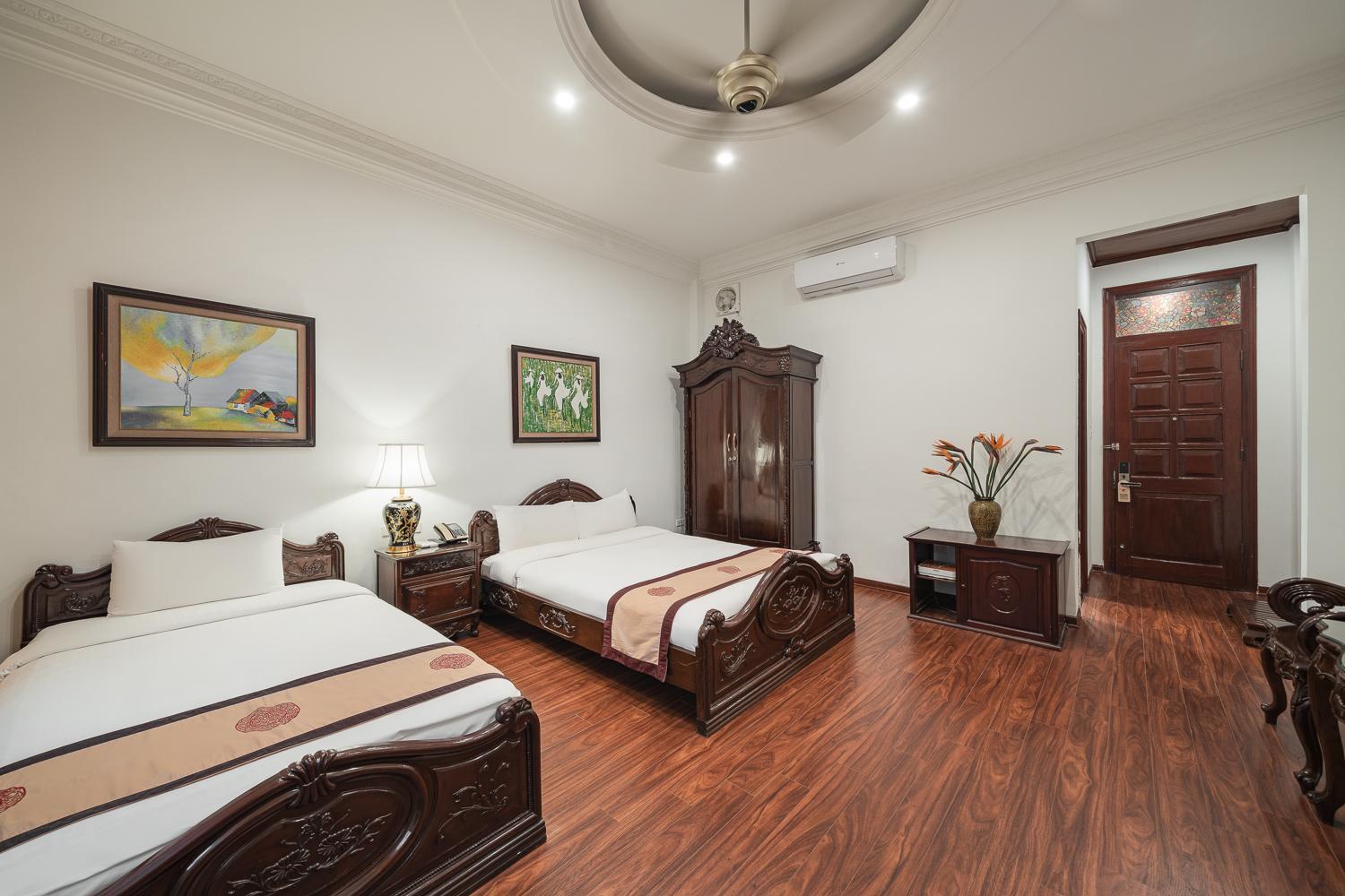 Hotel Little Town 4*