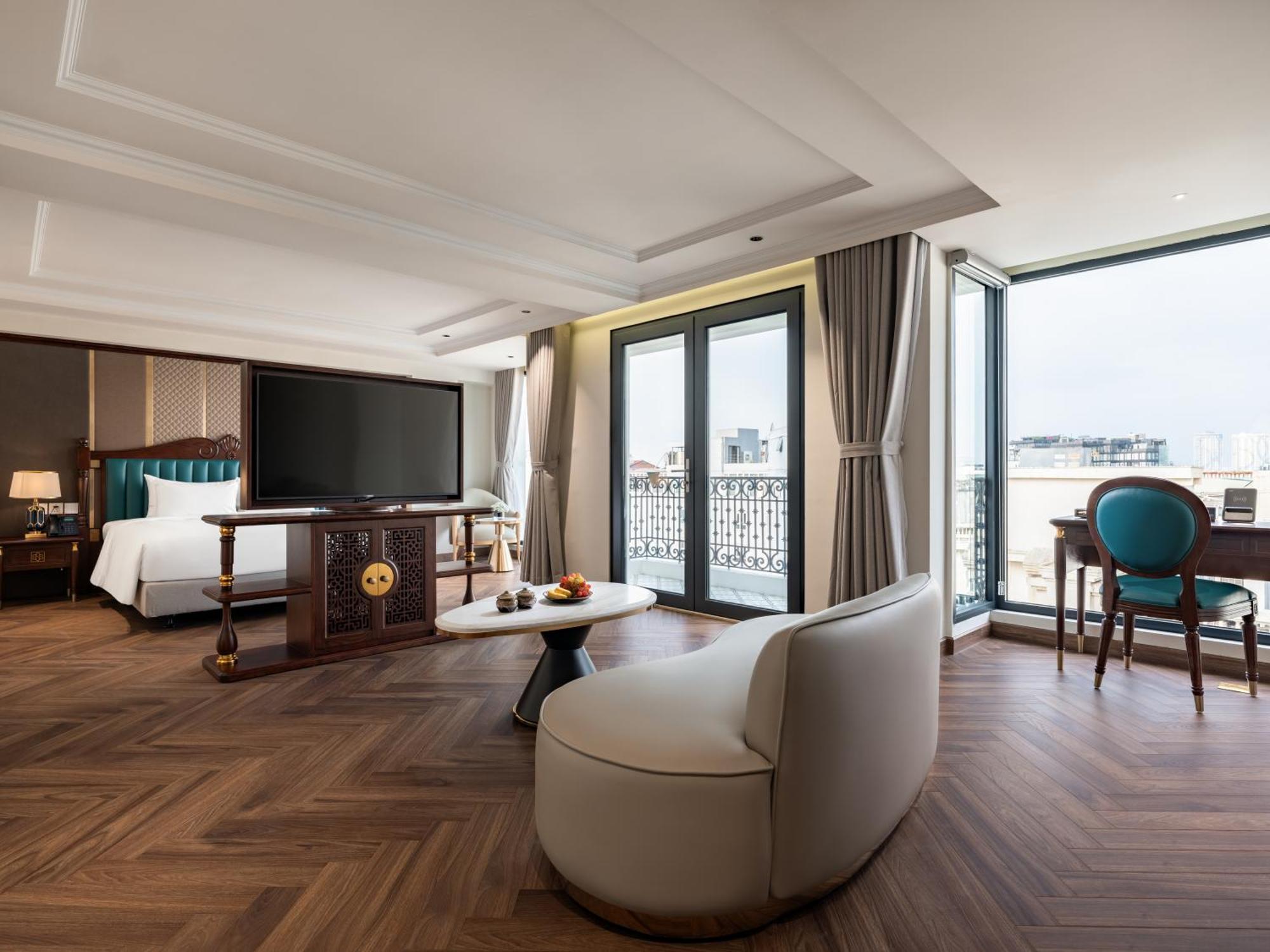 L'signature & Khách sạn 4*
