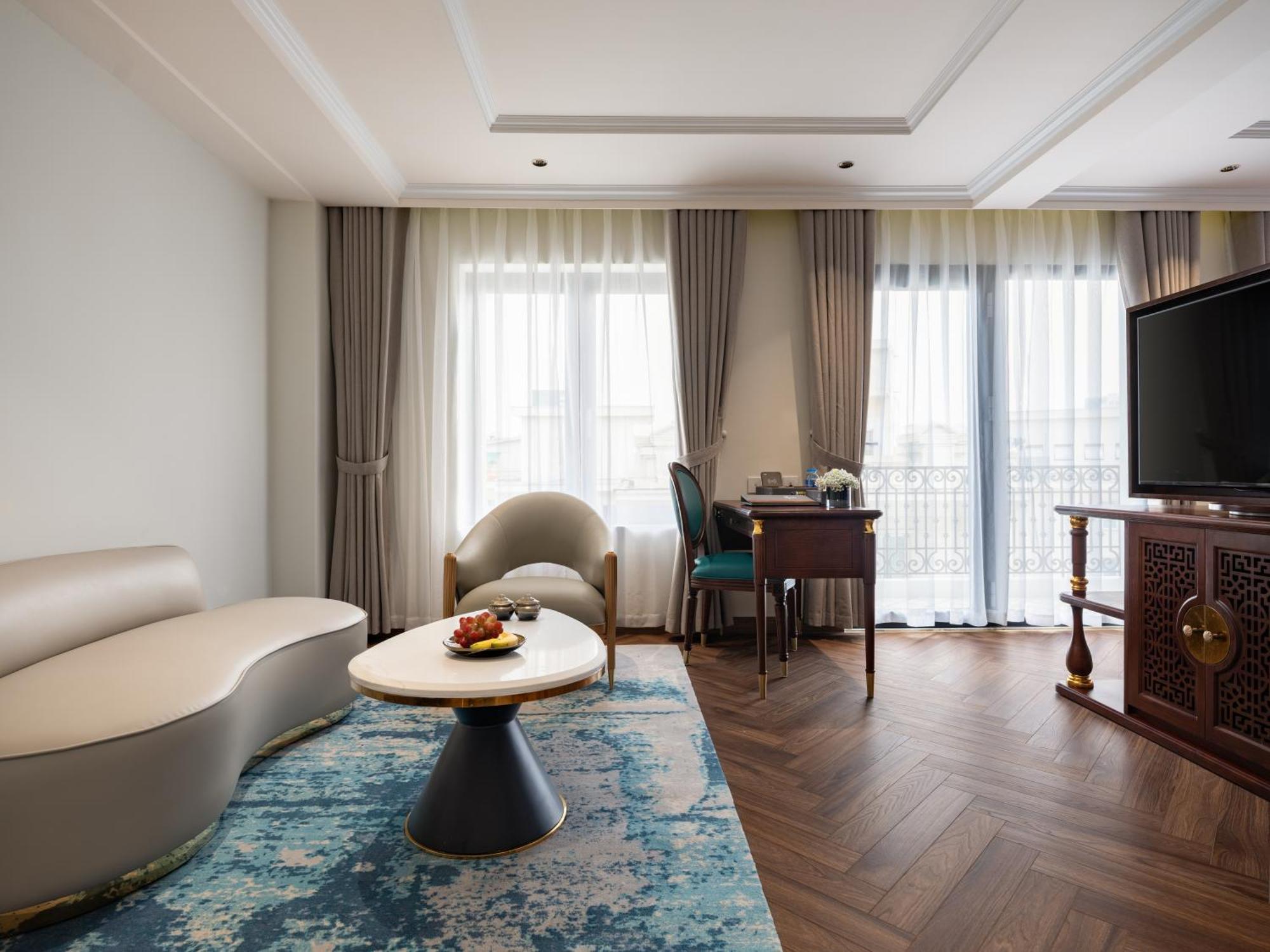 L'signature & Khách sạn 4*