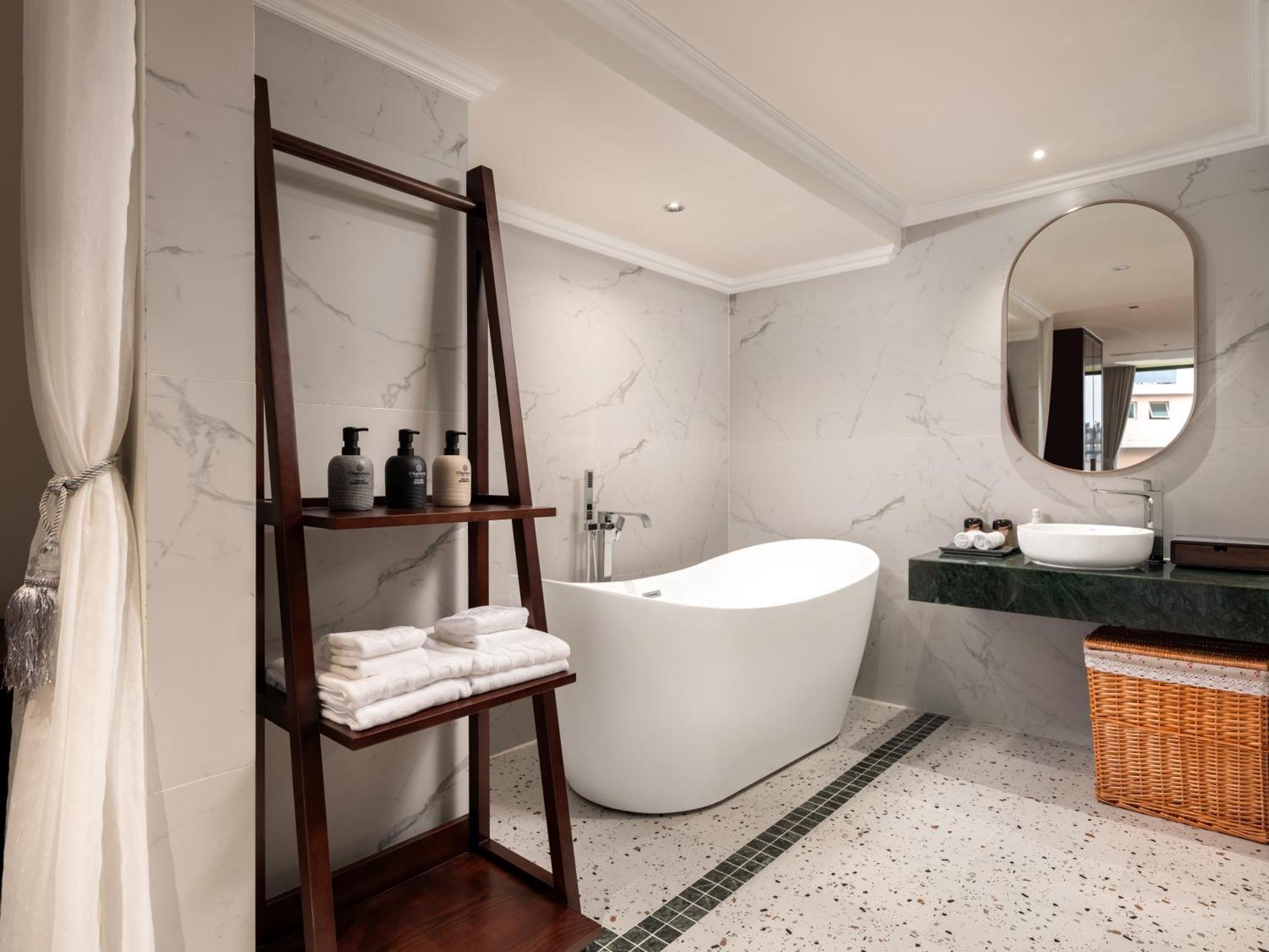 Hotel L'signature & Hanoi