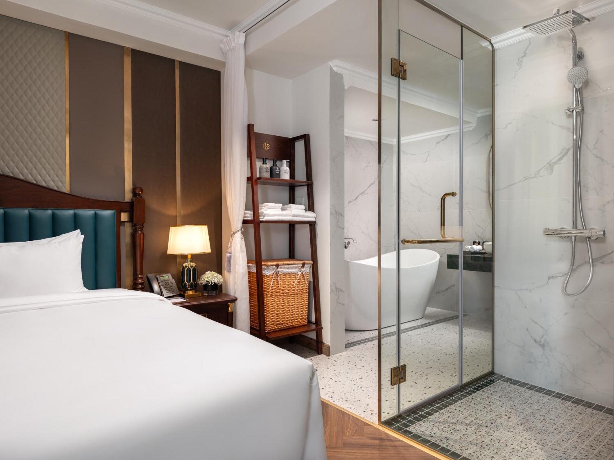 L'signature & Khách sạn 4*